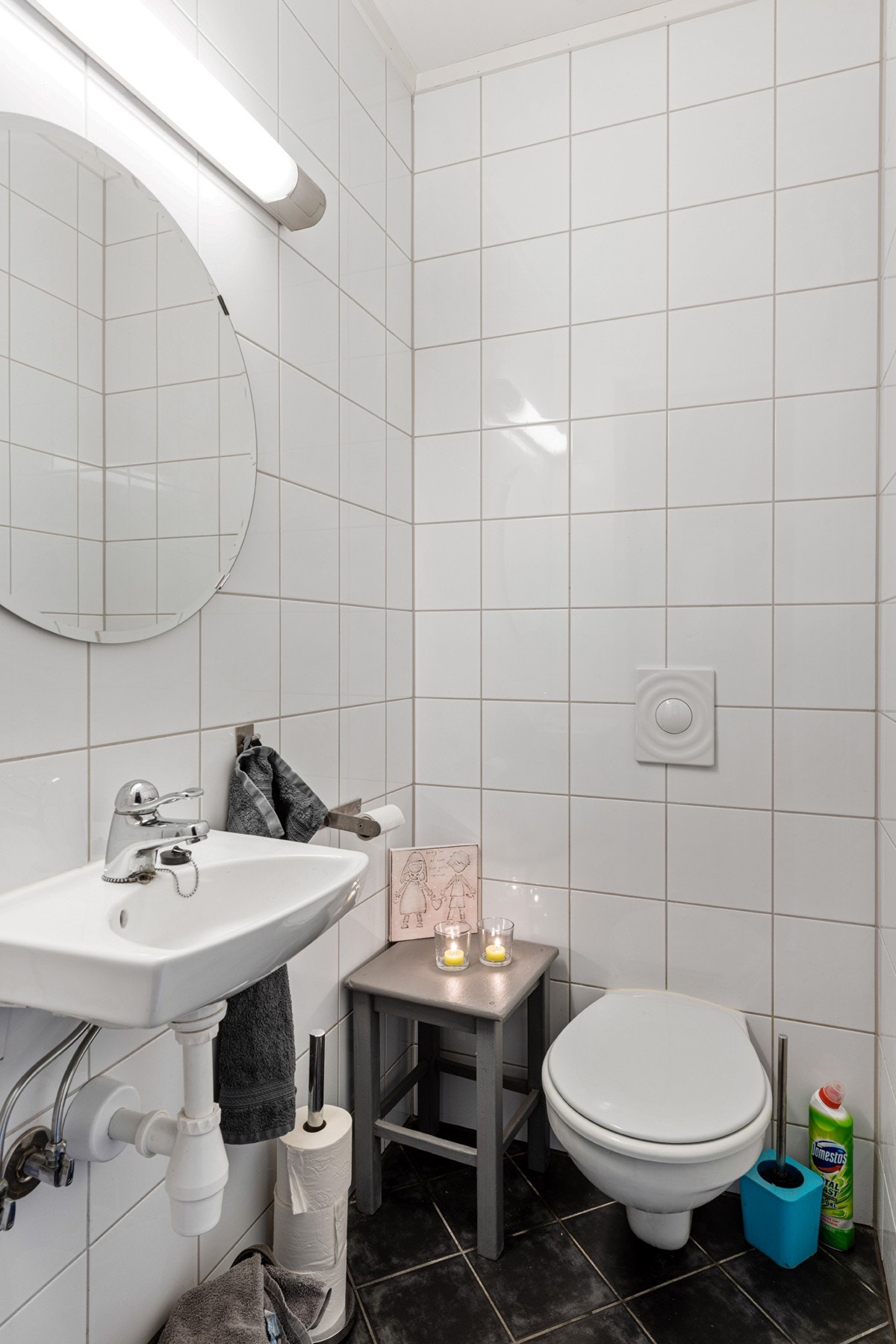 Toalettrommet har tilkomst både fra badet og gangen Galleribilde