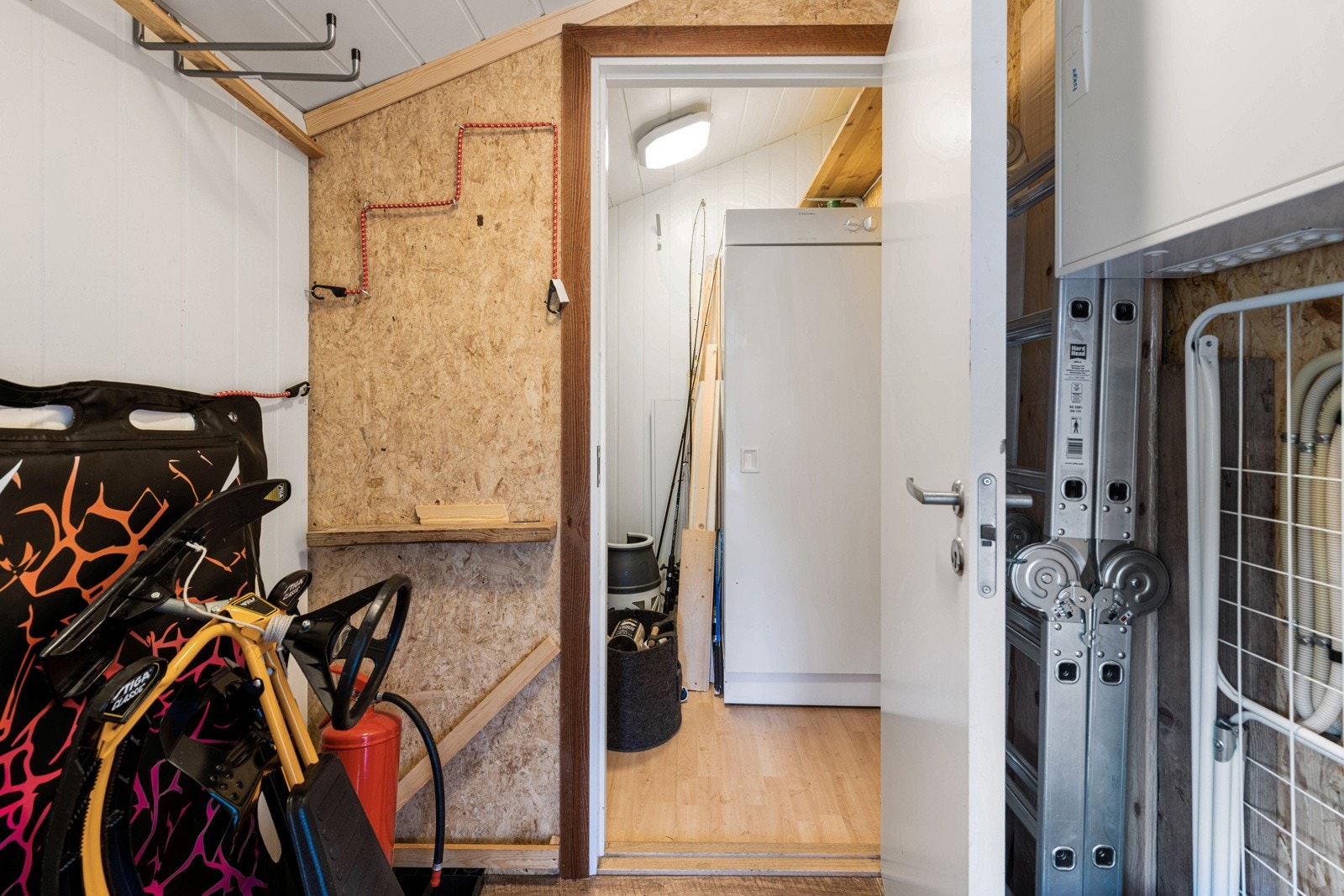 Fra inngangspartiet har man tilkomst til bod. Galleribilde