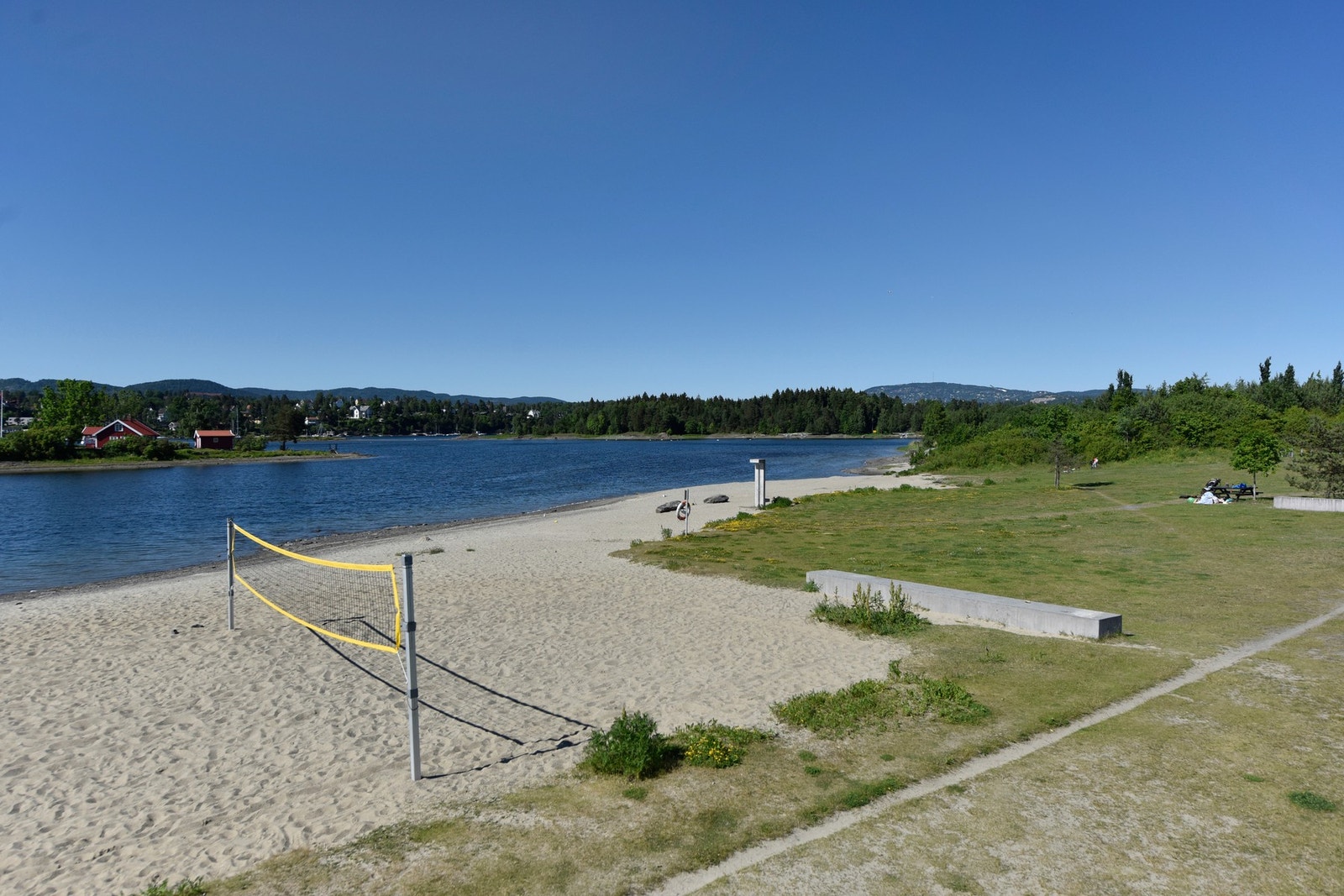 Storøyodden ligger ytterst på Storøya. Her er det flere fine strender, kiosk og volleyballbaner Galleribilde