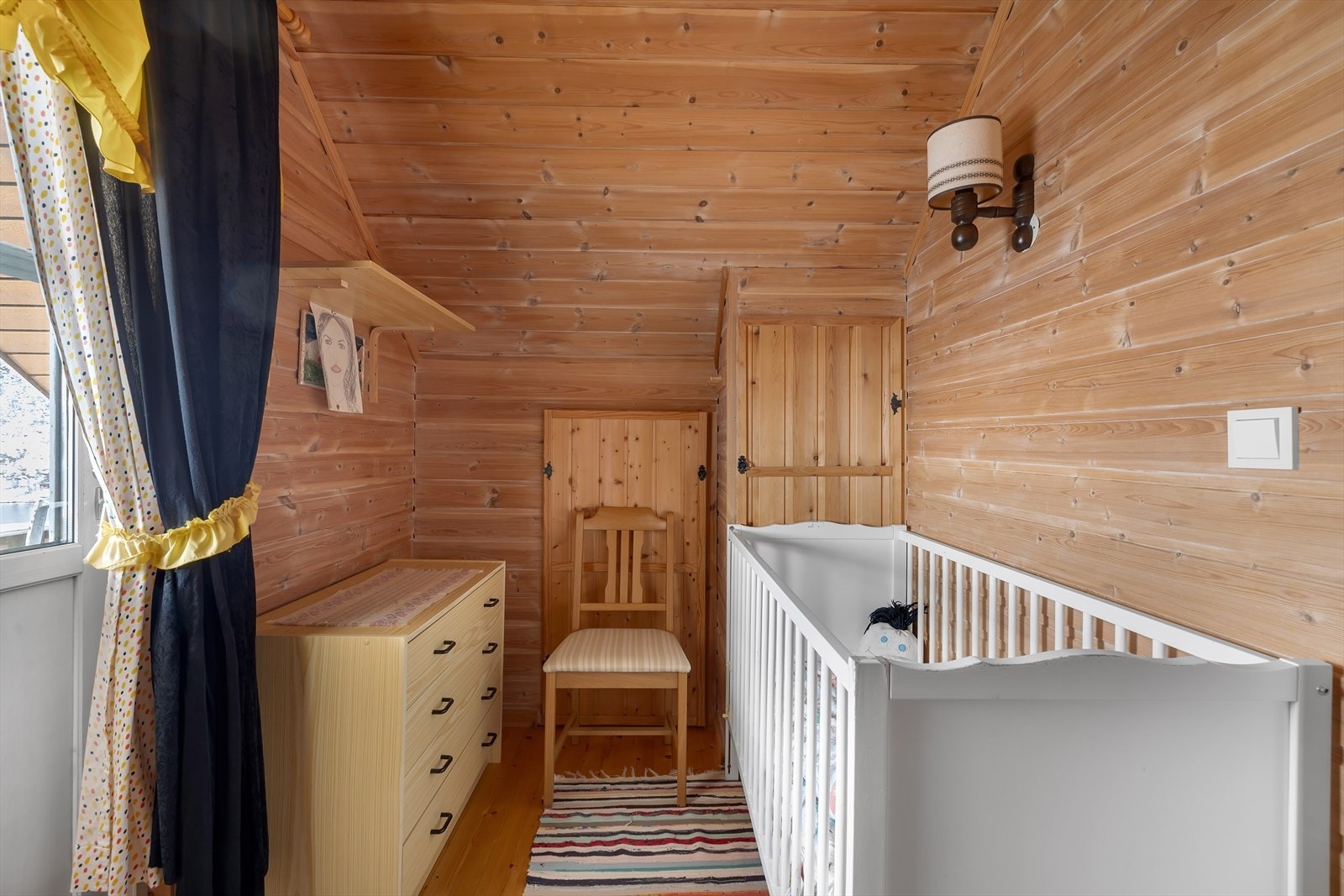 2. etasje / loft har innredet flere soveplasser. Galleribilde