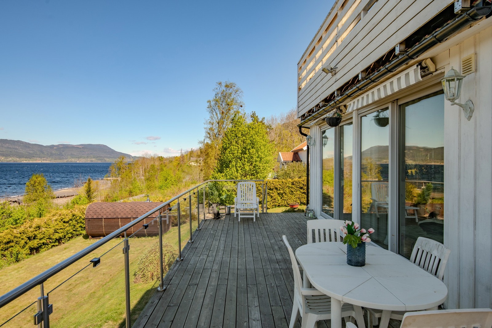 Terrasse med utgang fra 1.etasje. Galleribilde
