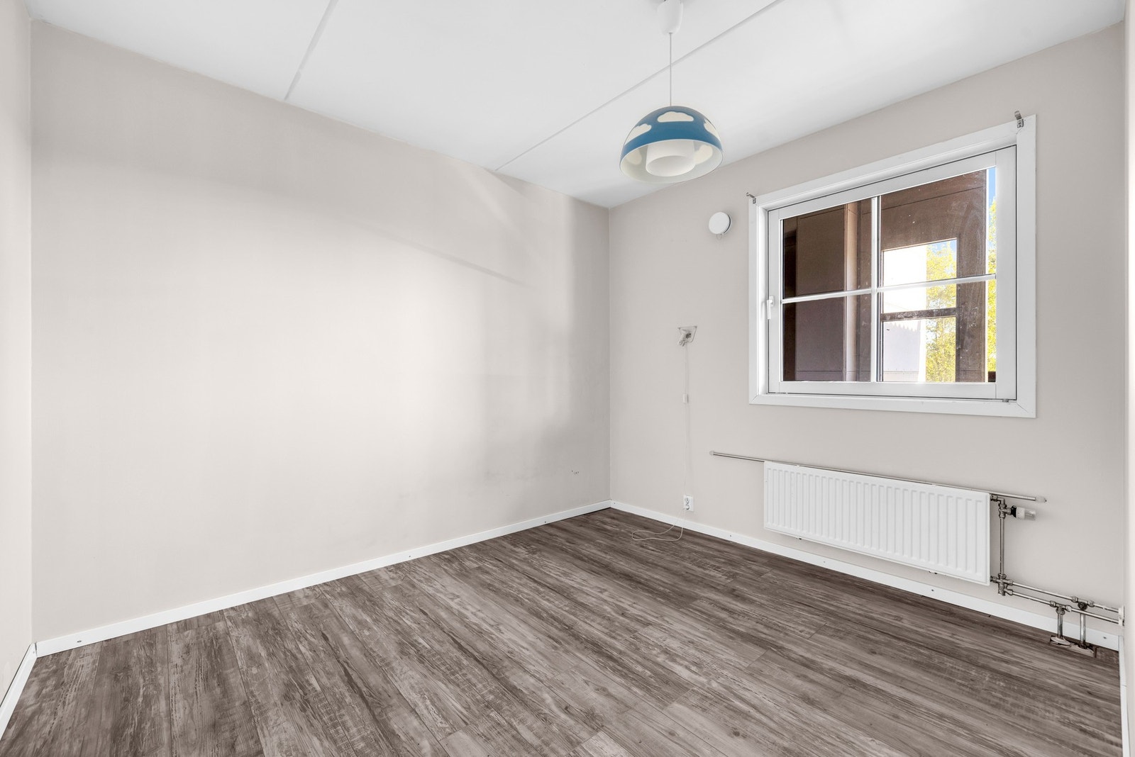 Perfekt soverom nr 2, kan brukes til alt fra barnerom, gjesterom, kontor, eller det du ønsker. Galleribilde