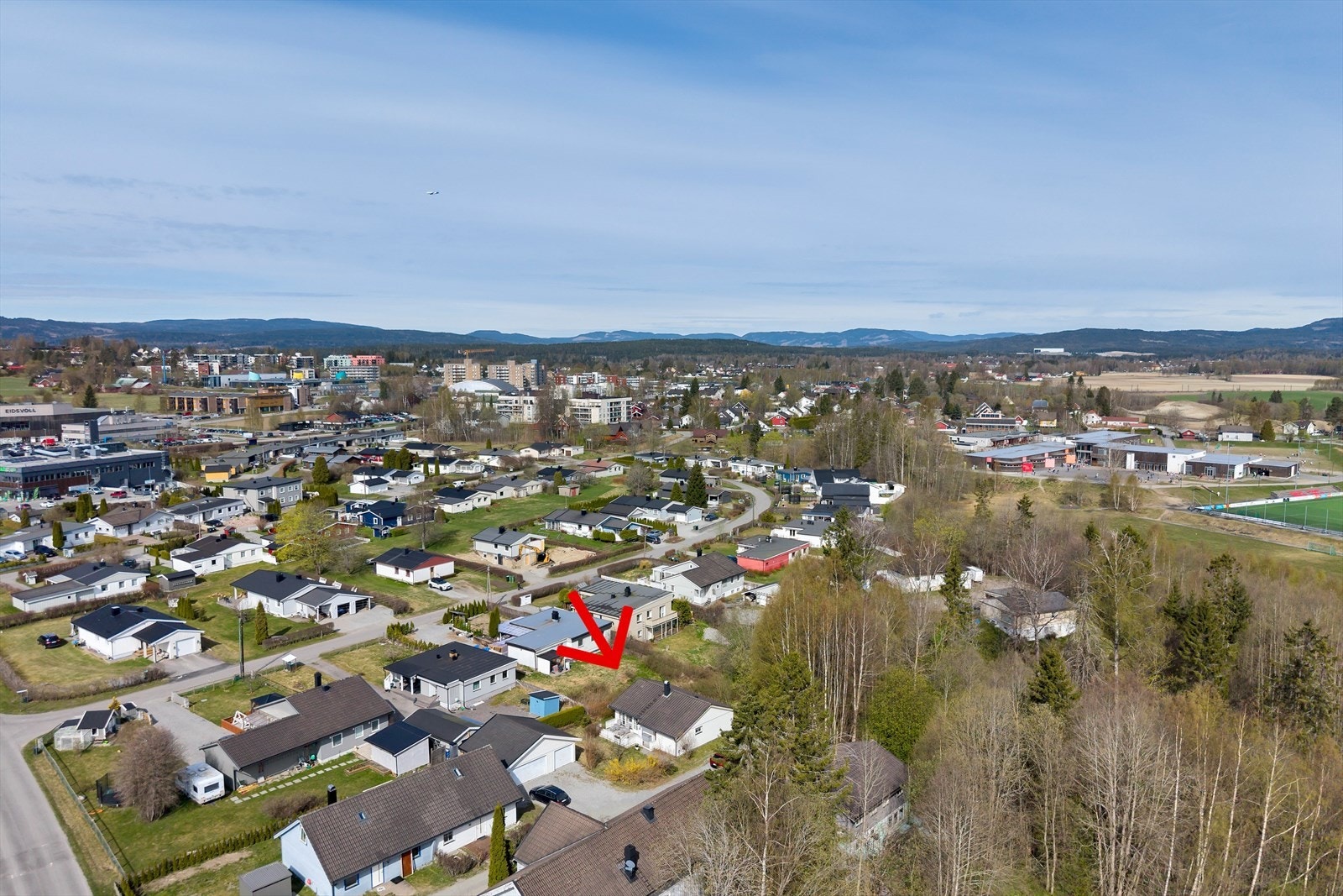 Boligen ligger i et etablert og rolig boligområde. Galleribilde