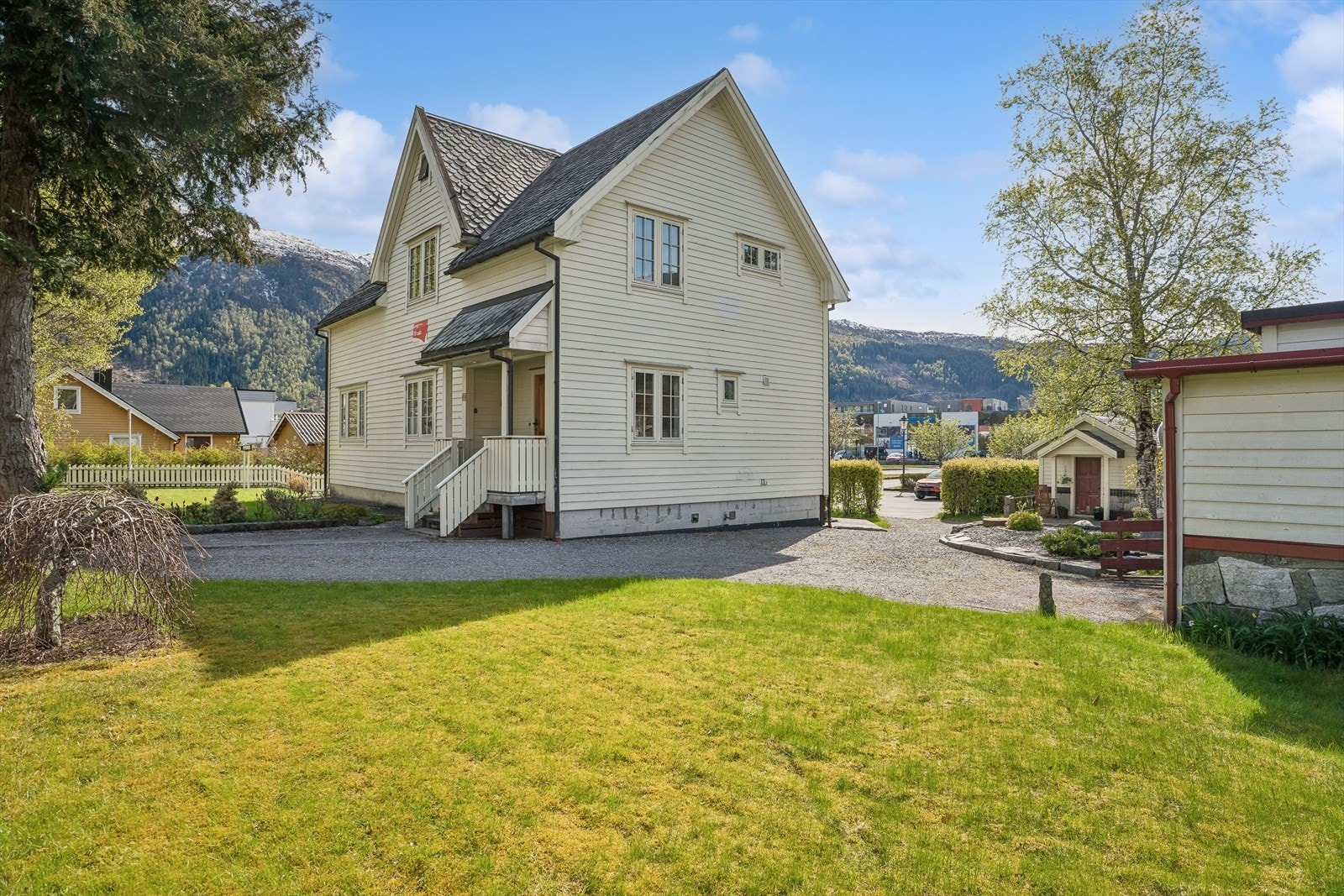 Eiendommen har en unik beliggenhet på Eid! Galleribilde