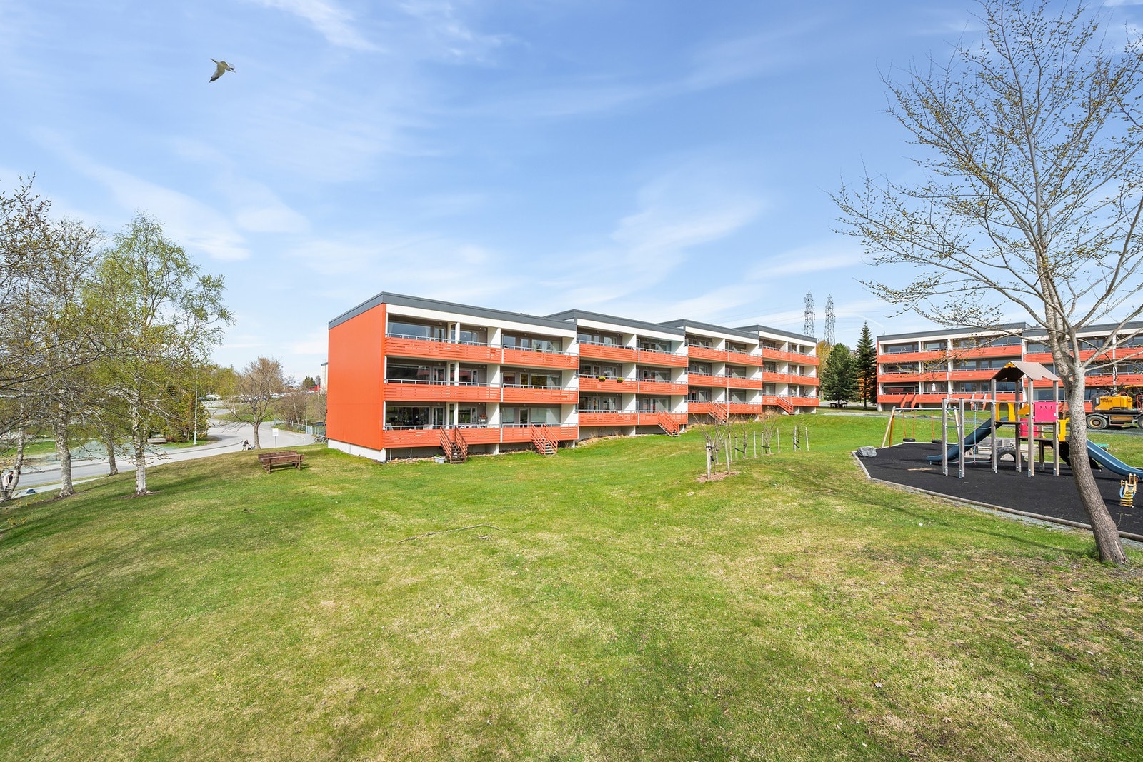 Felles lekeplass i forkant av boligen. Galleribilde