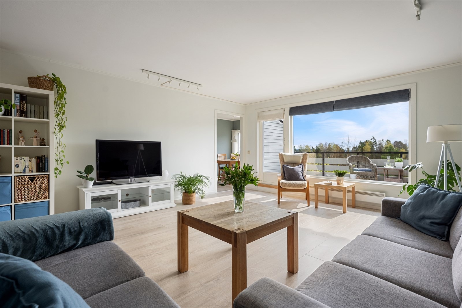 Fra stuen er det direkte utgang til balkongen på ca. 8m². Galleribilde