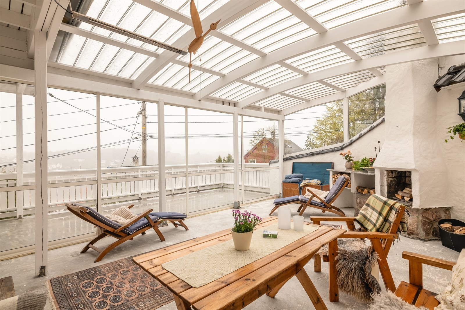 Her kan man dekke langbord og invitere venner og familie til grillmiddagen. Galleribilde