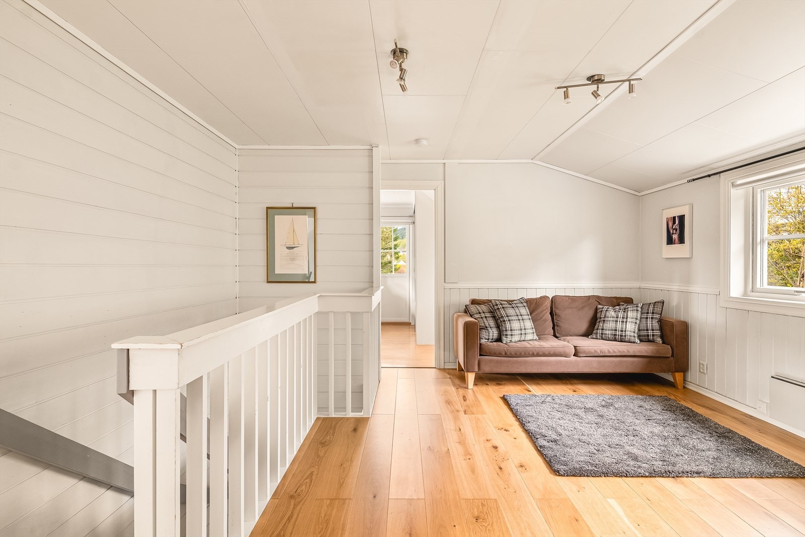 Loftstuen er flott å ha som TV-stue for barna. Galleribilde