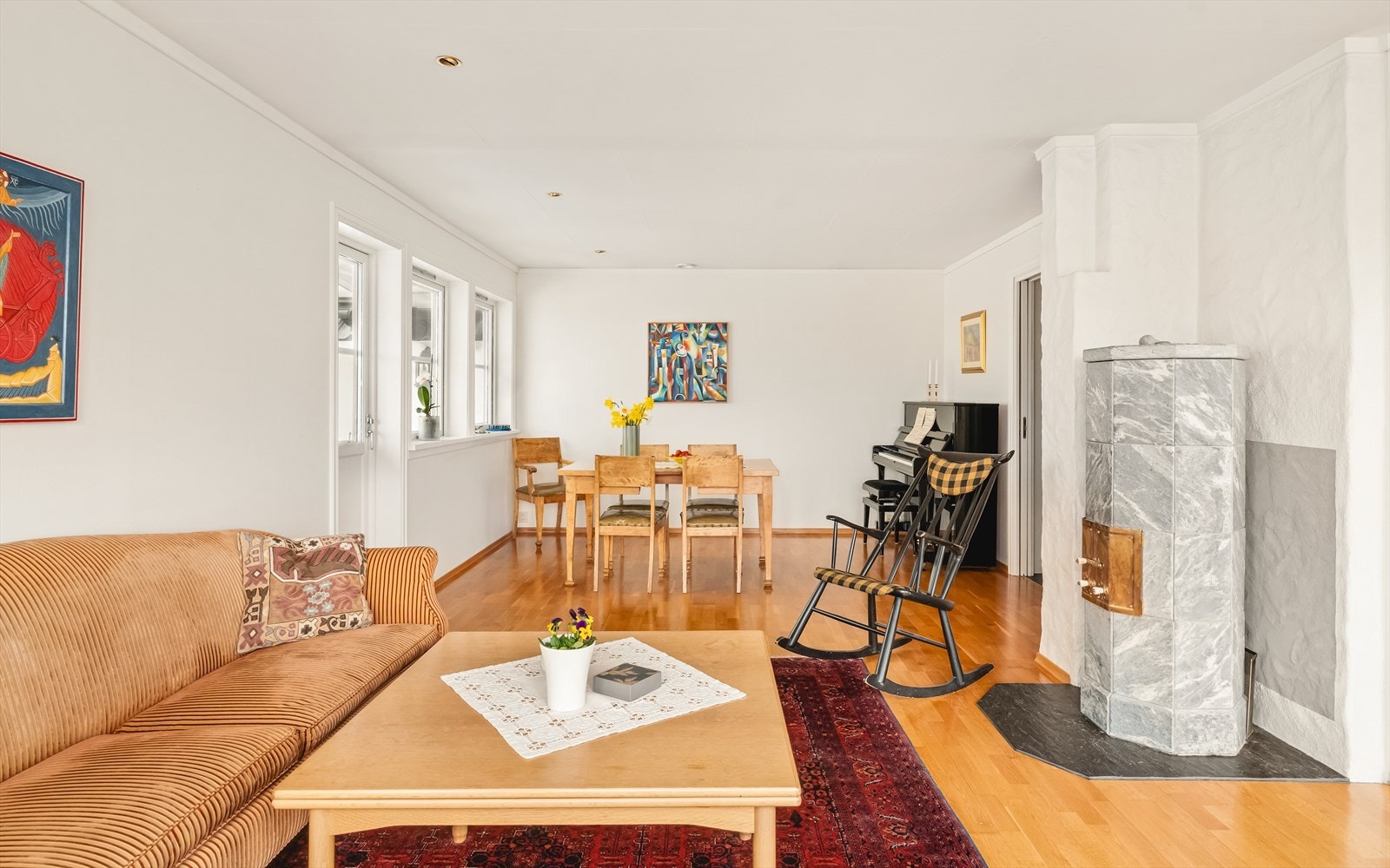 Det er plass til flere møbelgrupper i stuen - alt etter ønske og behov. Galleribilde