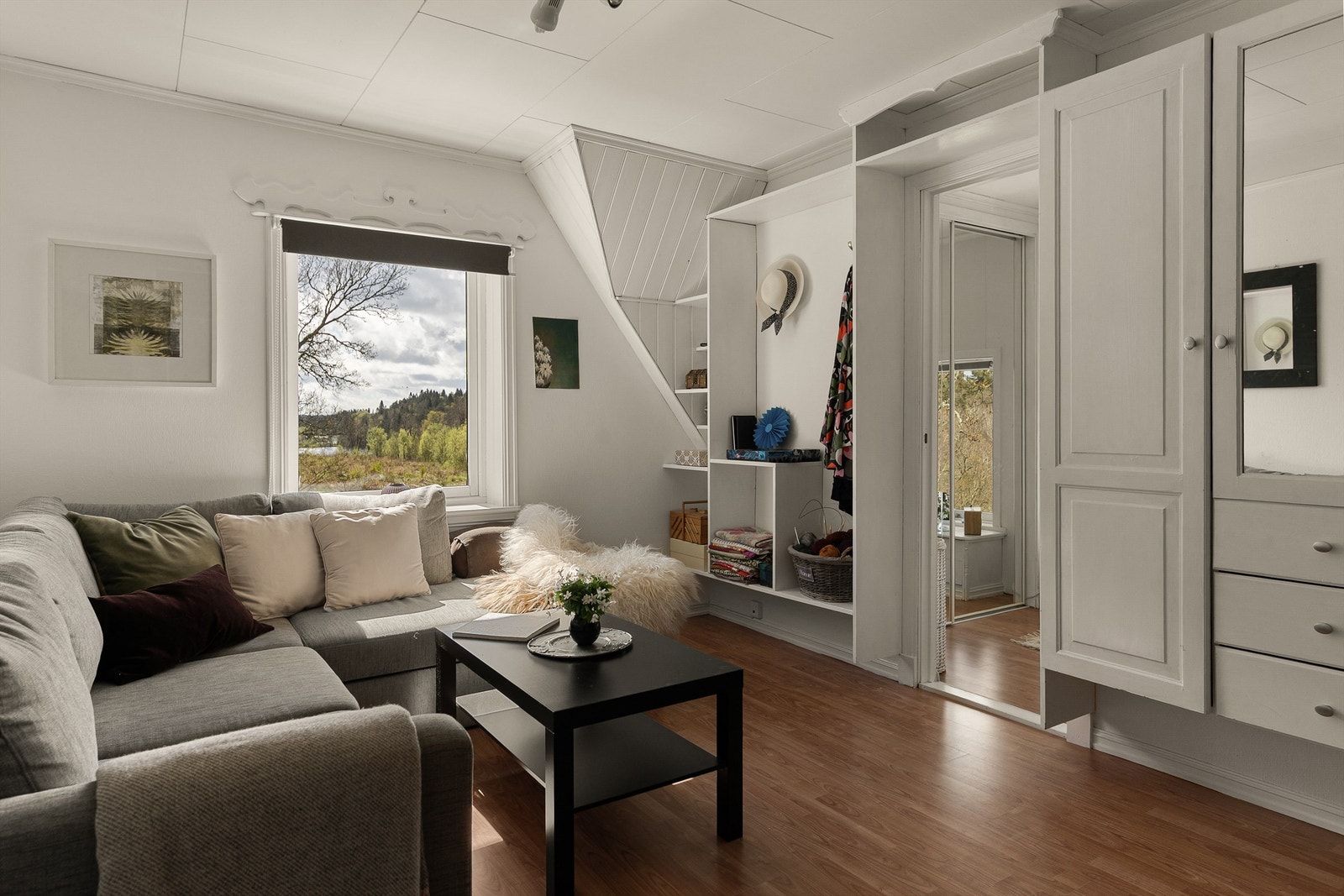 - Stuen kan også benyttes som soverom - Galleribilde