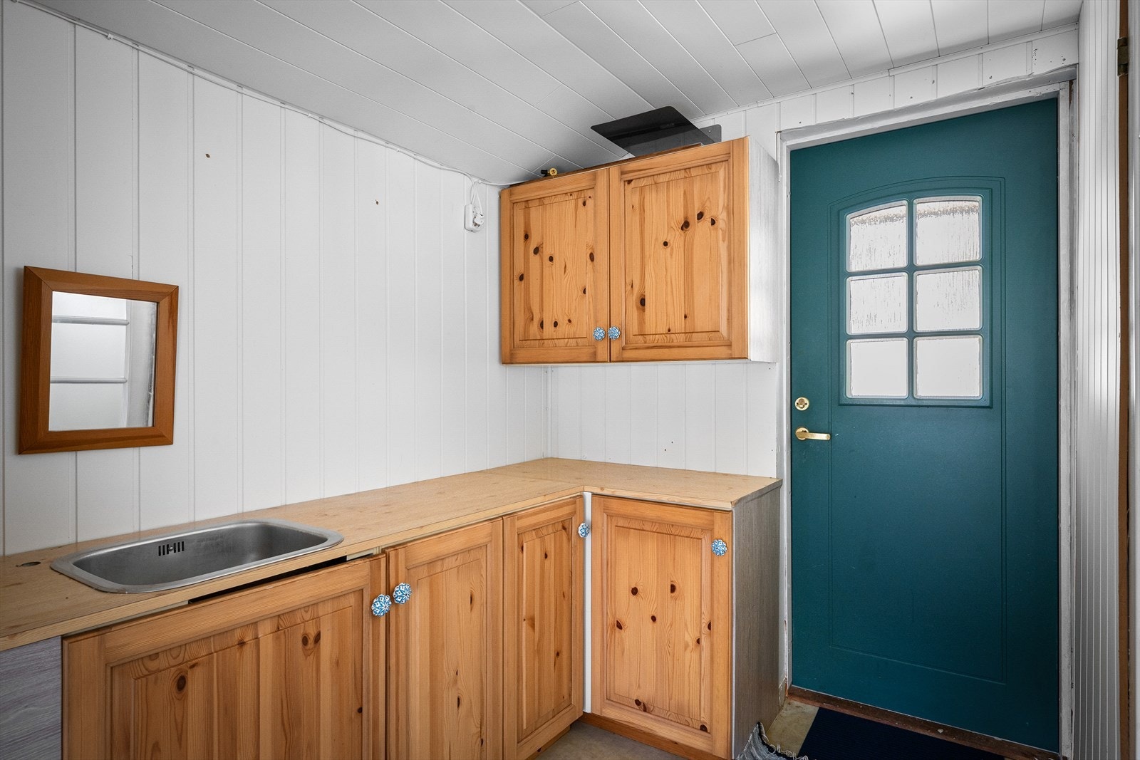 Inngang/kjøkken i naustet, med fleksibel bruk som gjesteavdeling eller til øvrige behov. Galleribilde