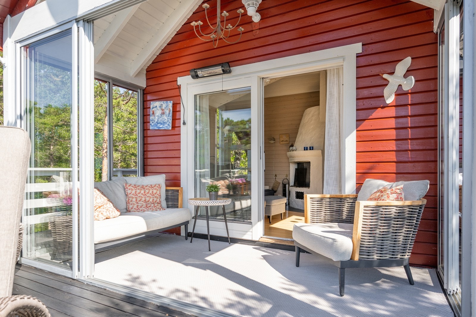 Innglasset veranda forlenger stua Galleribilde