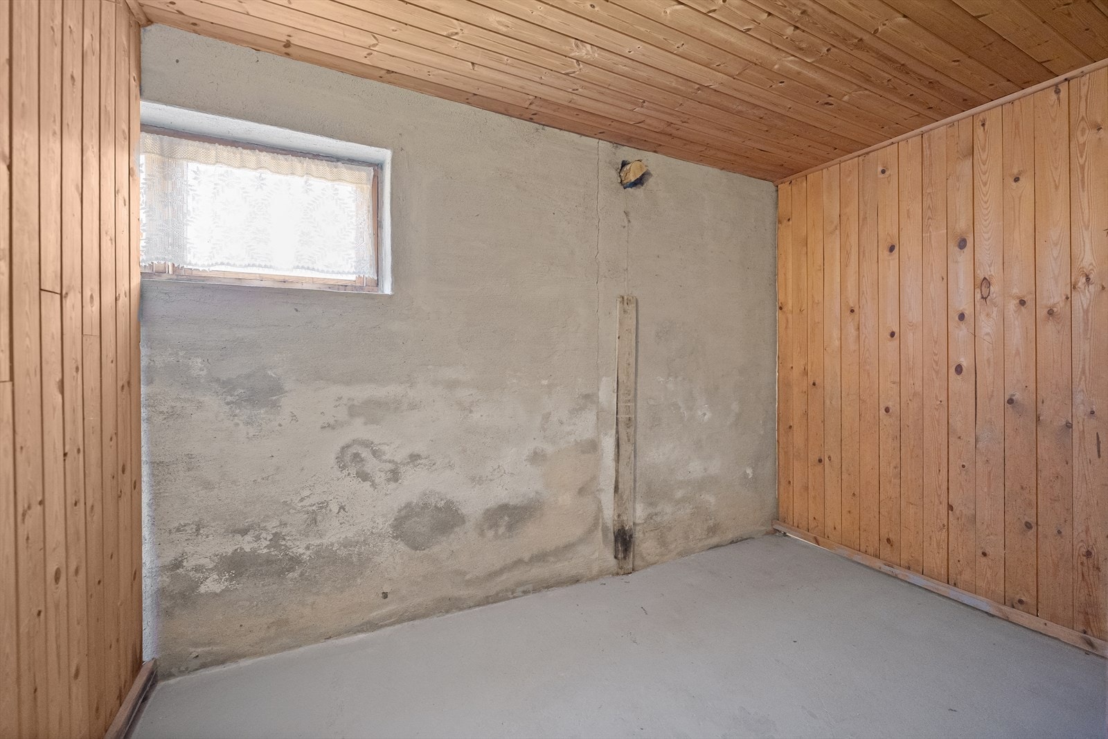 Den ene av to disponible boder i kjelleren. Galleribilde