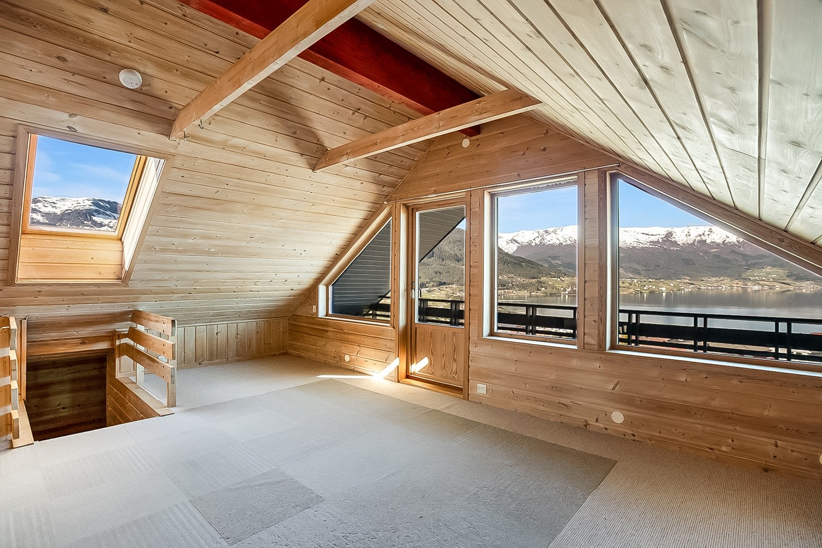 Loftstove med utgang til veranda Galleribilde