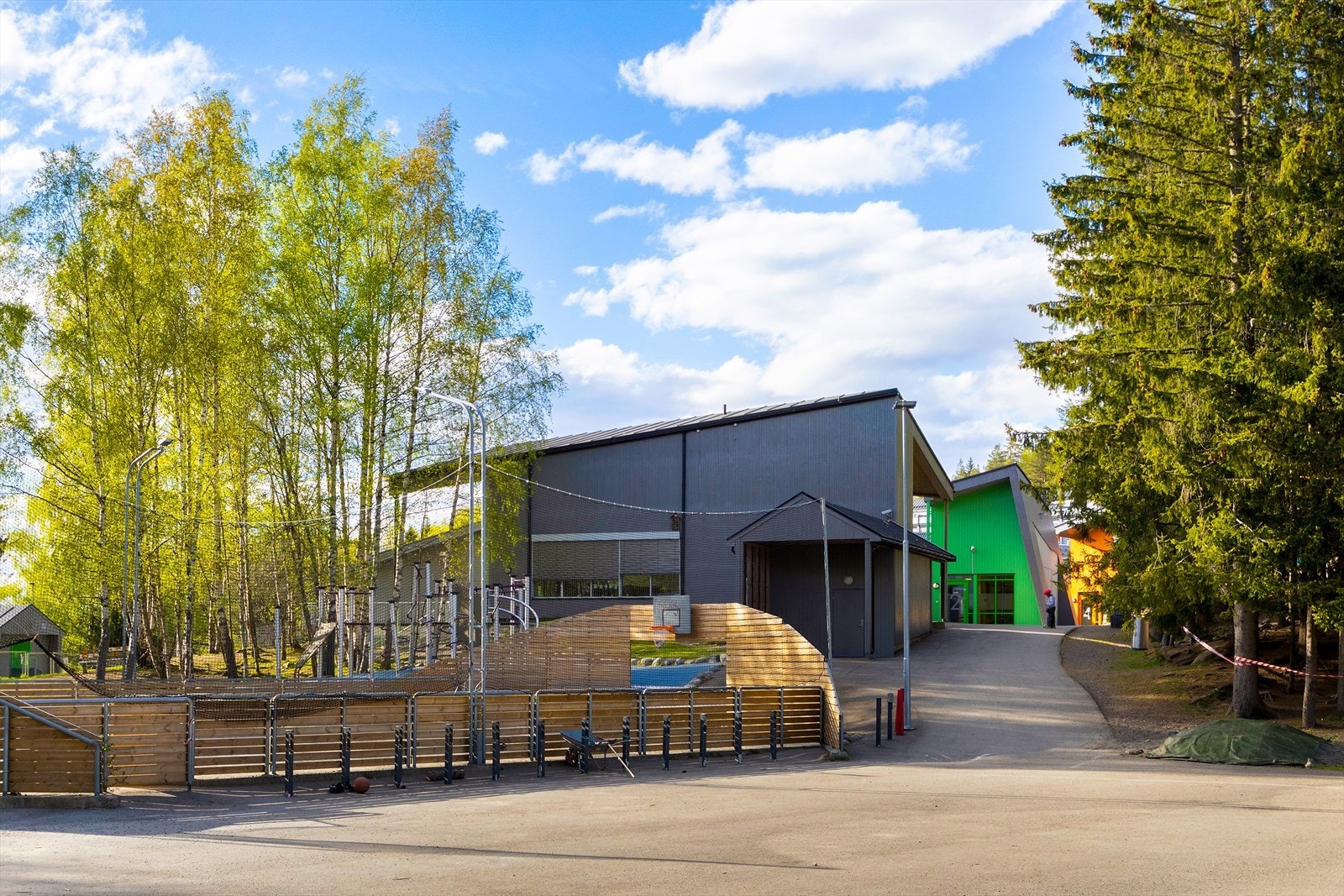Gangavstand (ca. 400 meter) til Blystadlia skole. Galleribilde