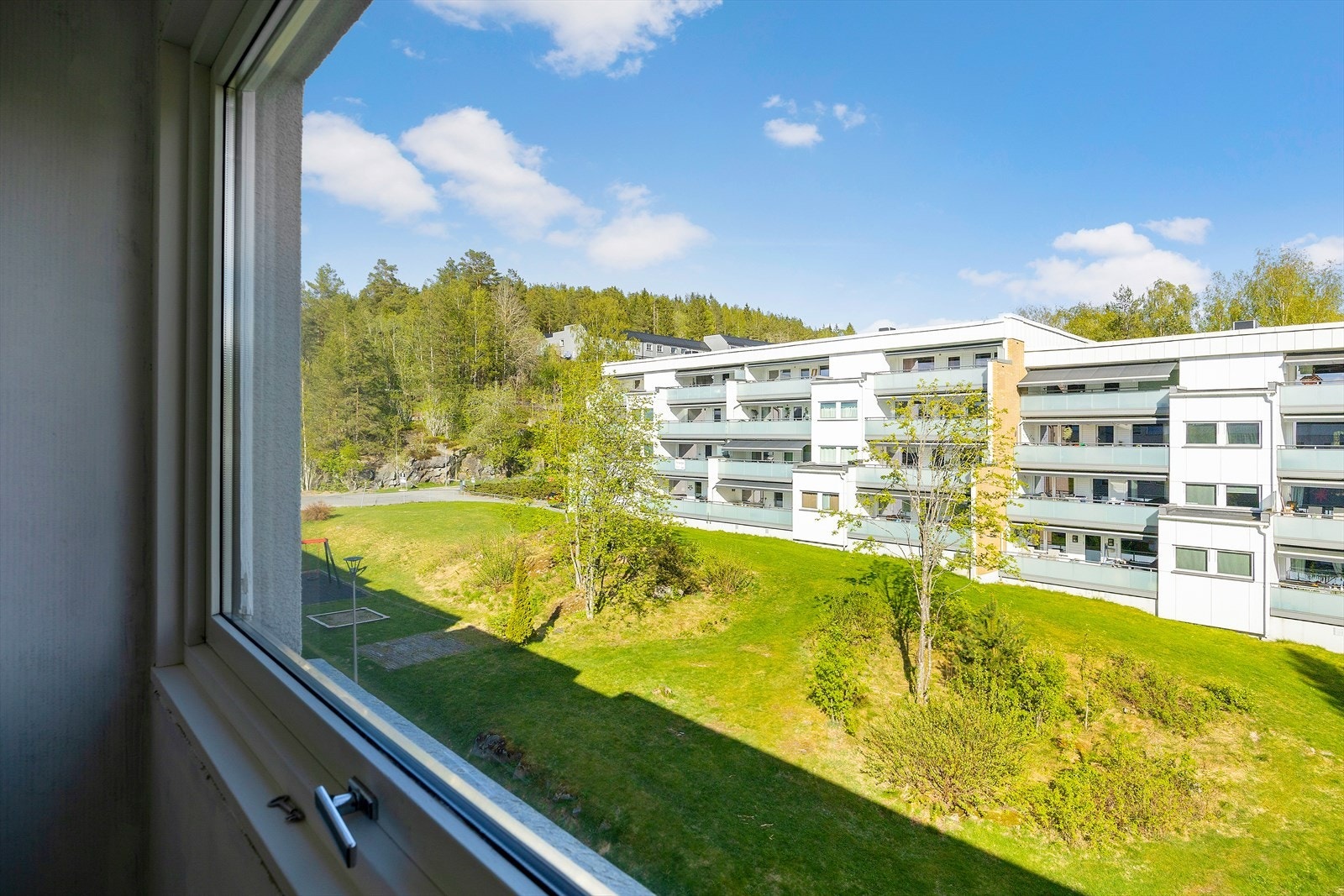 Utsikt fra baksiden av leiligheten, hvor alle soverommene er plassert. Galleribilde