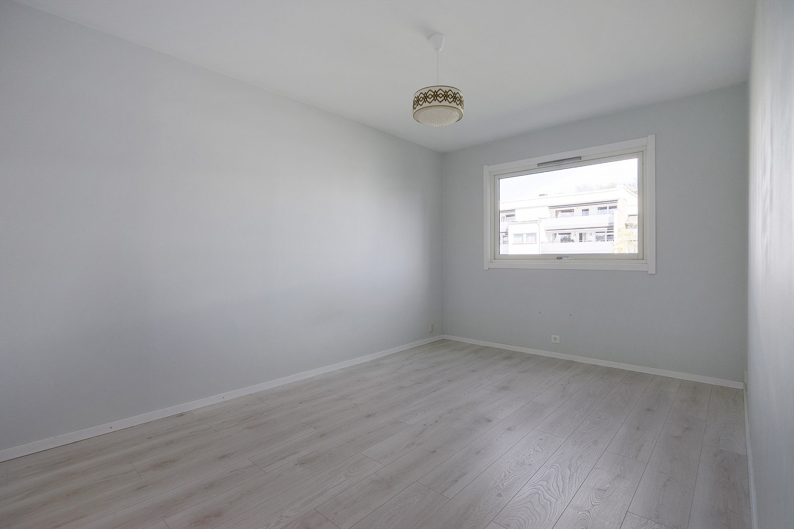 Leiligheten har totalt 4 soverom. Soverom 1 er modernisert i senere tid. Galleribilde