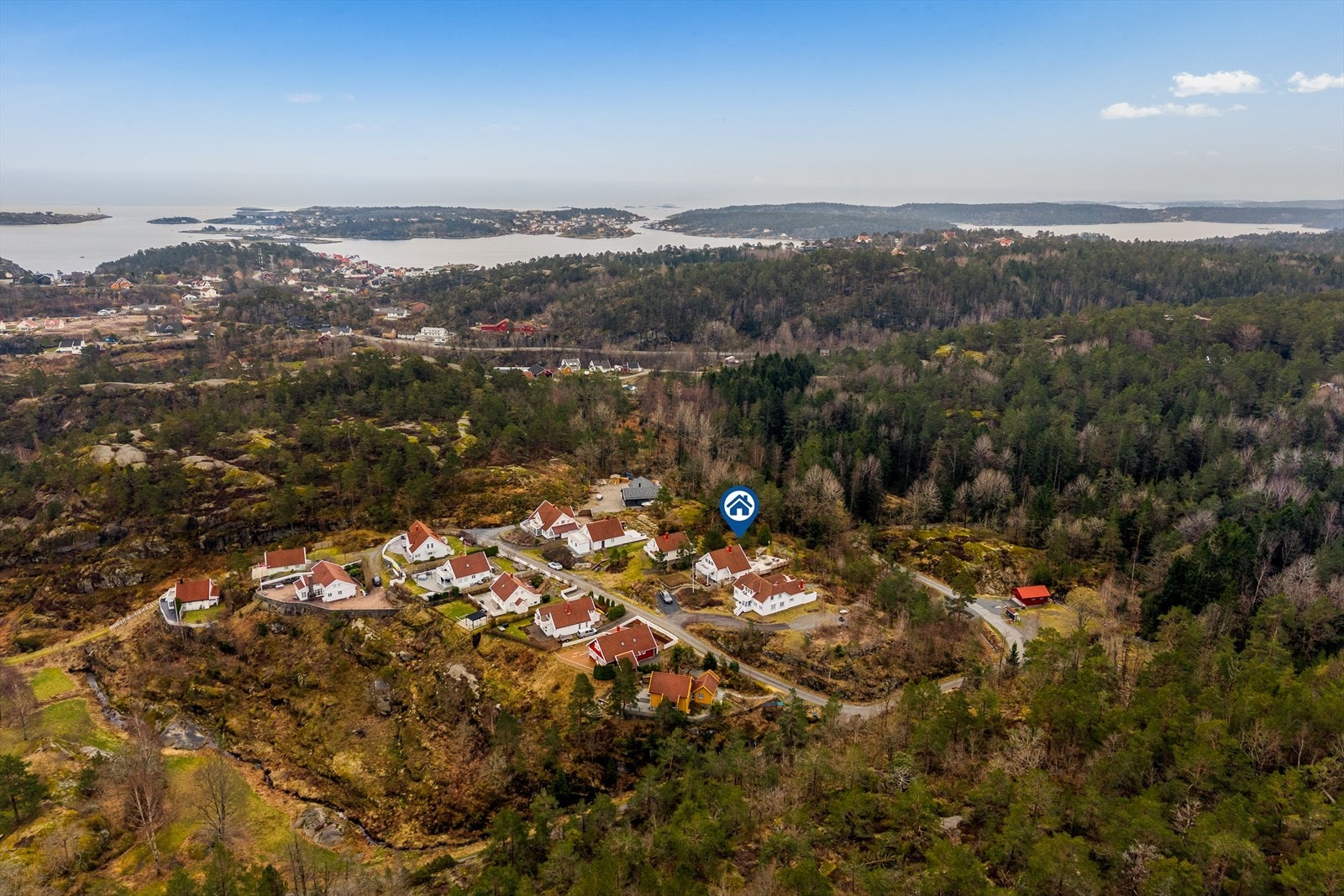 Saltrøfeltet ligger sentralt i Gjevingskjærgården, med kort vei til Tvedestrand og Risør. Galleribilde