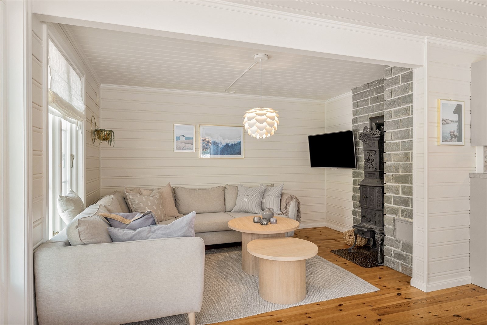 I stuen gir en vedovn ekstra varme og hygge. Galleribilde