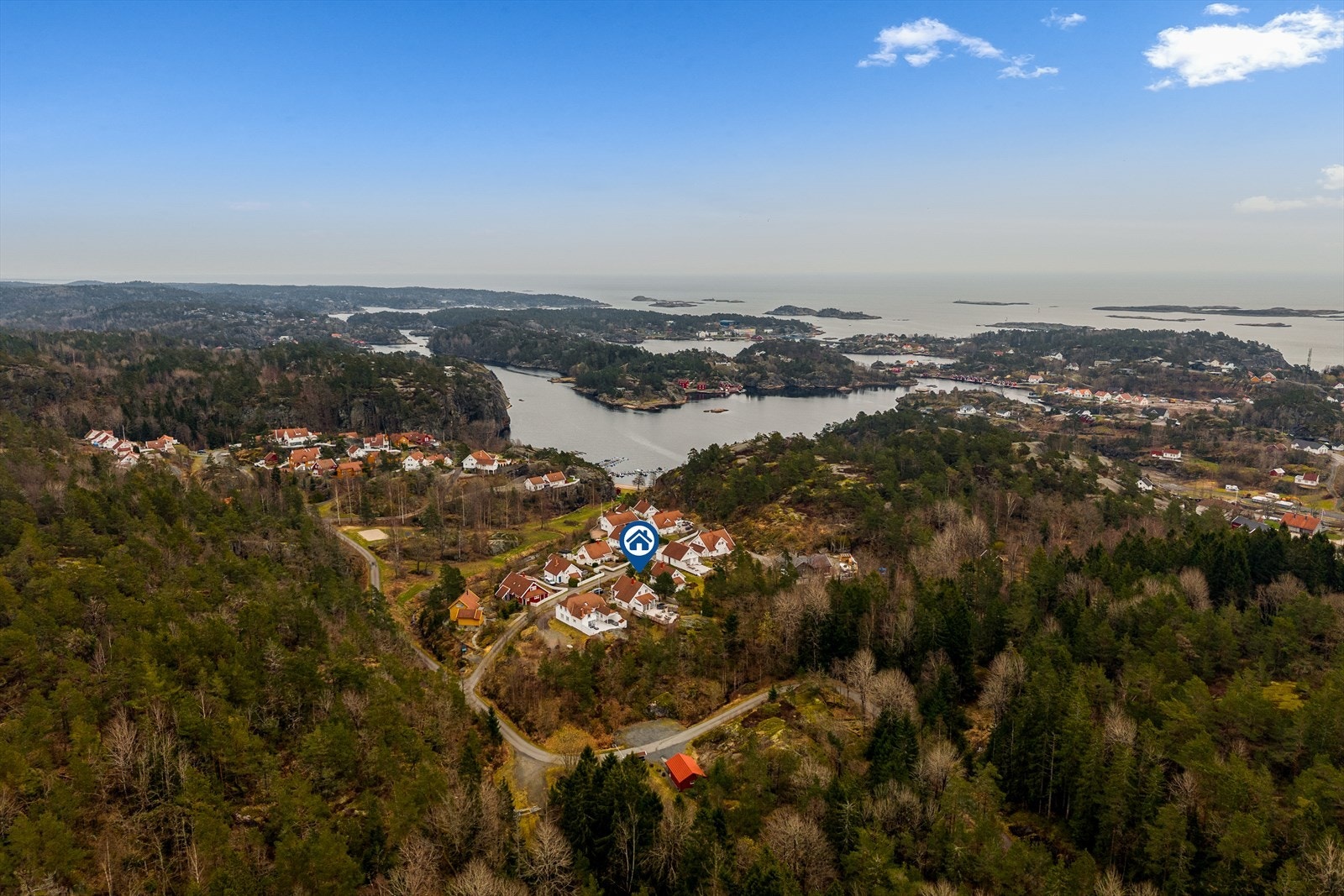 Området er kjent for sin vakre skjærgård og gode turmuligheter. Galleribilde