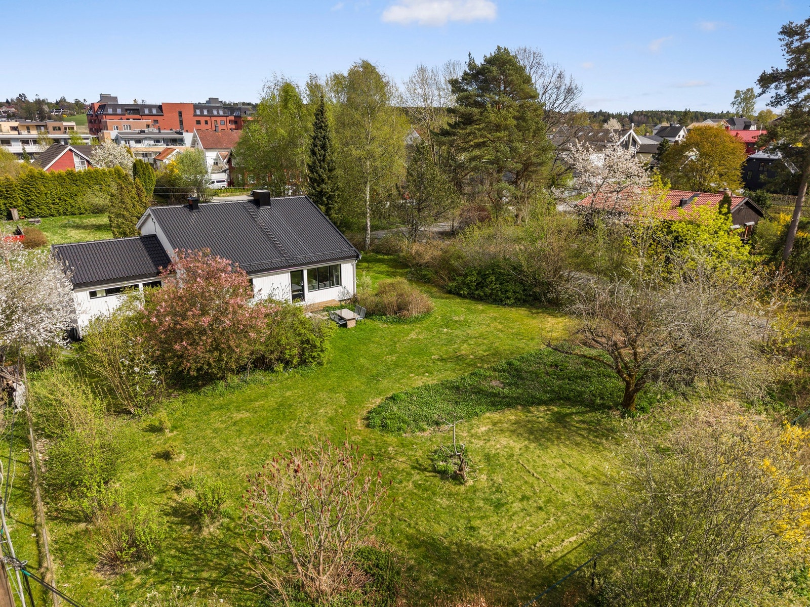 En slik beliggenhet med en slik størrelse på tomten er en sjelden vare i sentrale Ås Galleribilde