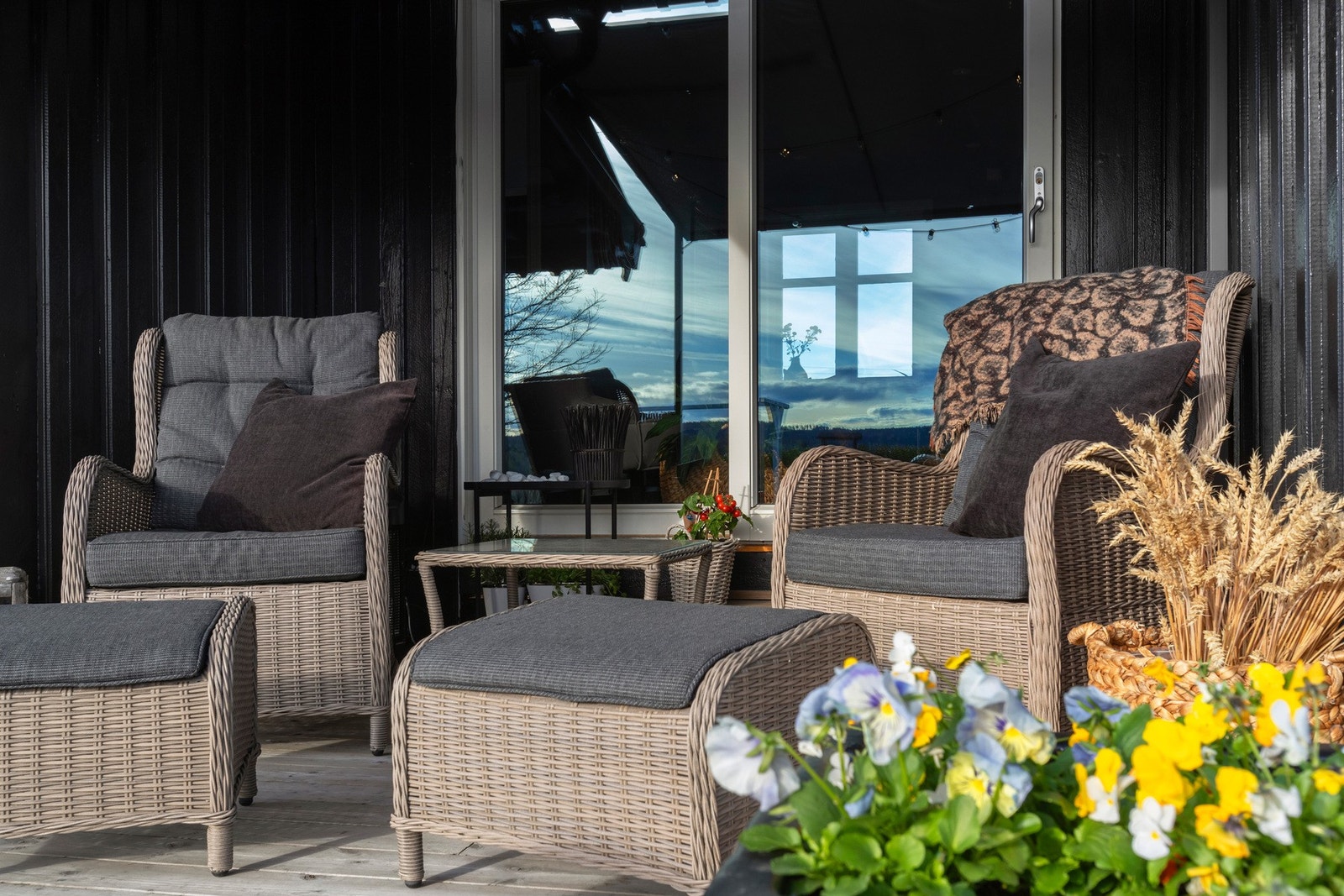 Terrasse med ettermiddag og kvelds sol Galleribilde