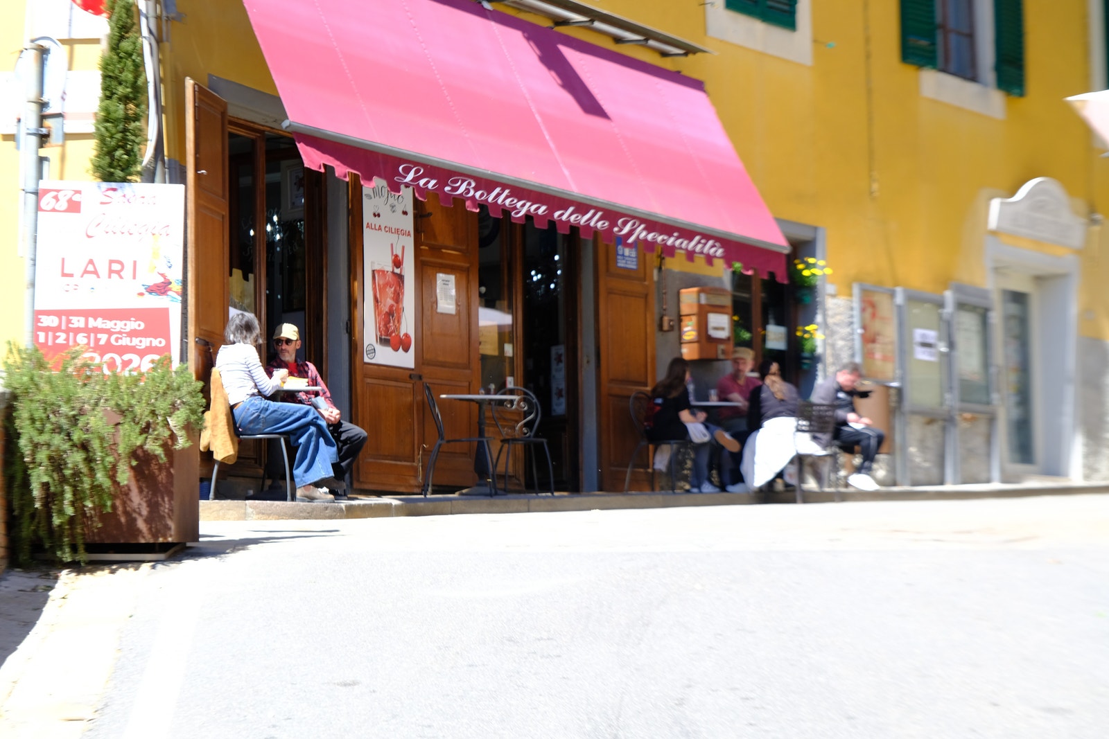 Lari Galleribilde