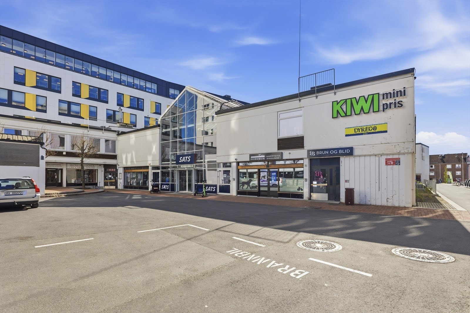 På Lambertseter Torg har du Kiwi, på Lambertseter senter har du Meny og rett over veien der igjen Rema 1000. Galleribilde
