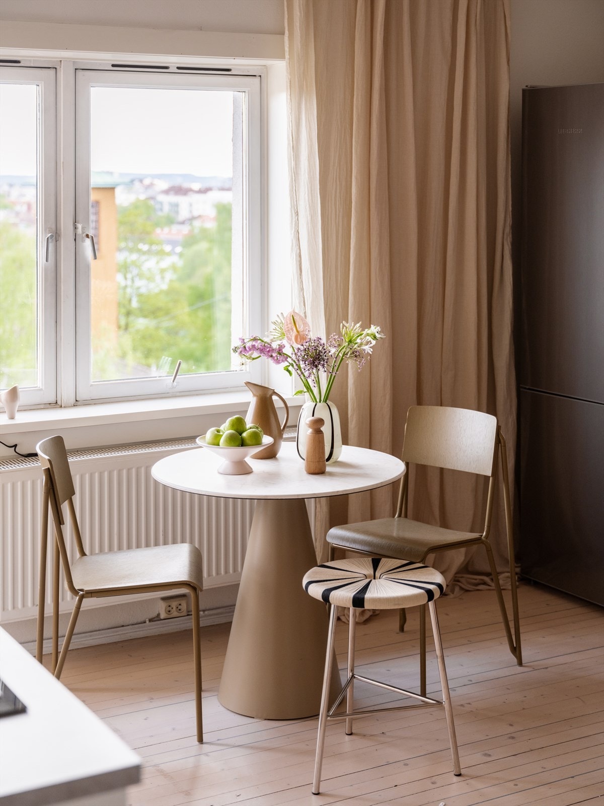 Et flott hjem med svært god intern beliggenhet i 4. etasje. Galleribilde