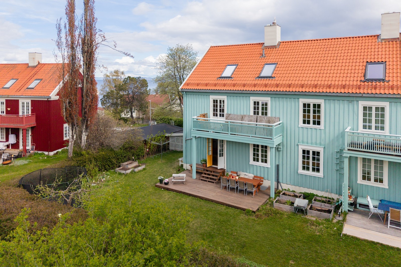 Stor 1/4-part på hele 146m² med særdeles attraktiv beliggenhet i Sjøvegen huseierlag. Galleribilde