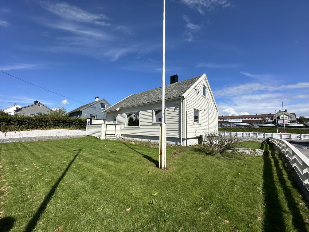 Stor hage for å nyte varme sommerdager. Galleribilde