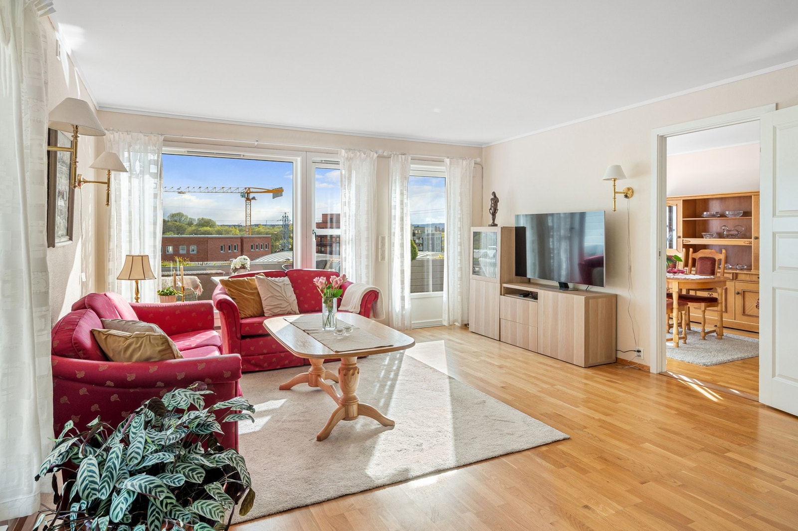 Romslig stue på hele 21,8 m². Galleribilde