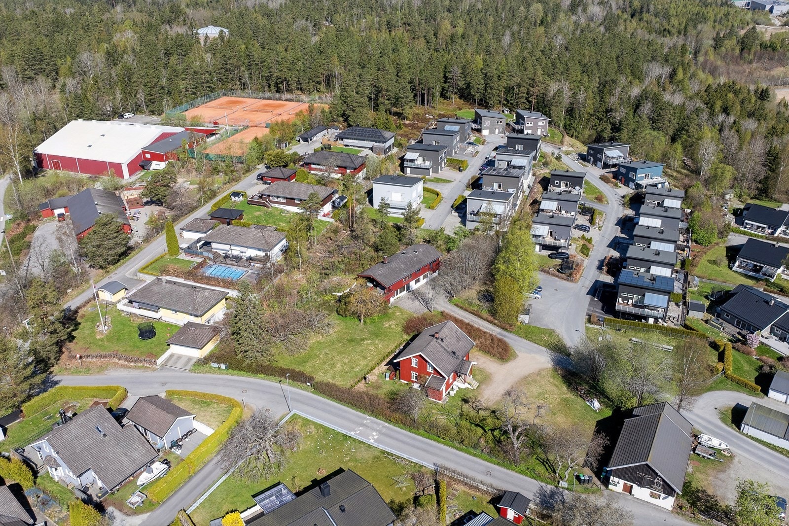 Området er populært blant barnefamilier og byr på trygge omgivelser med lekeplass, dyrlege, barnehage og anlegg for friluftsaktiviteter i umiddelbar nærhet. Galleribilde