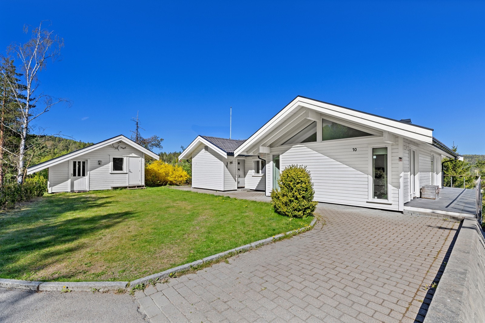 Adkomst/gårdsplass. Galleribilde