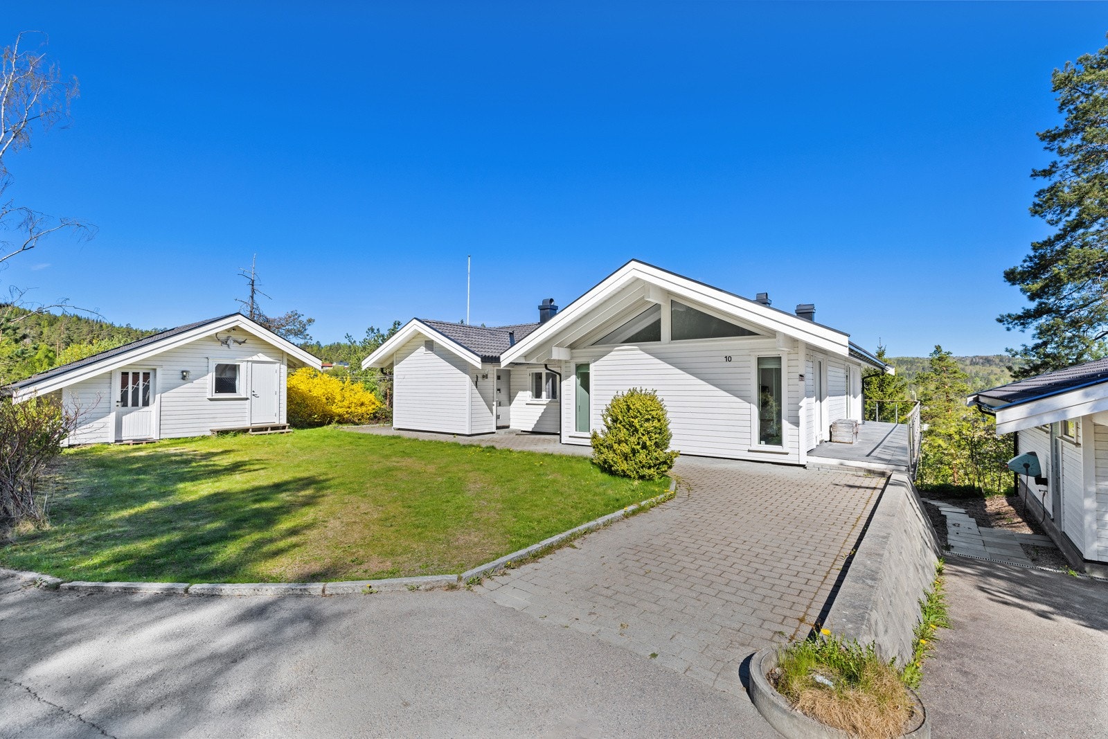 Adkomst/gårdsplass. Galleribilde