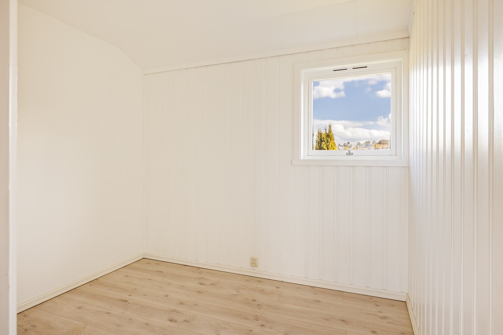 - Rom med tilkomst fra stue i avgrenset del av boligen, opprinnelig byggemeldt som soverom - Galleribilde
