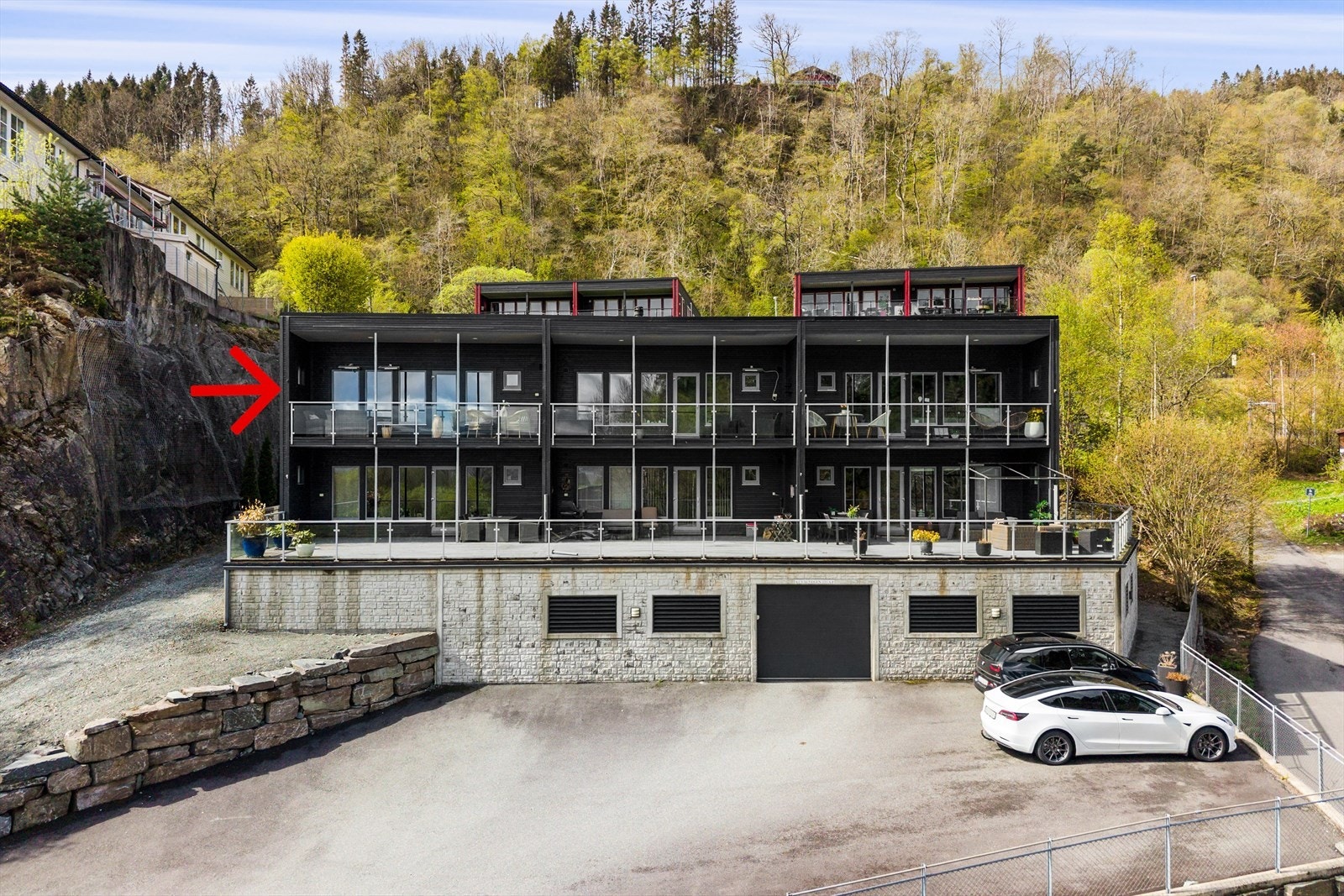 Sameiet består av til sammen 6 seksjoner fordelt på en to etasjes boligblokk. Galleribilde