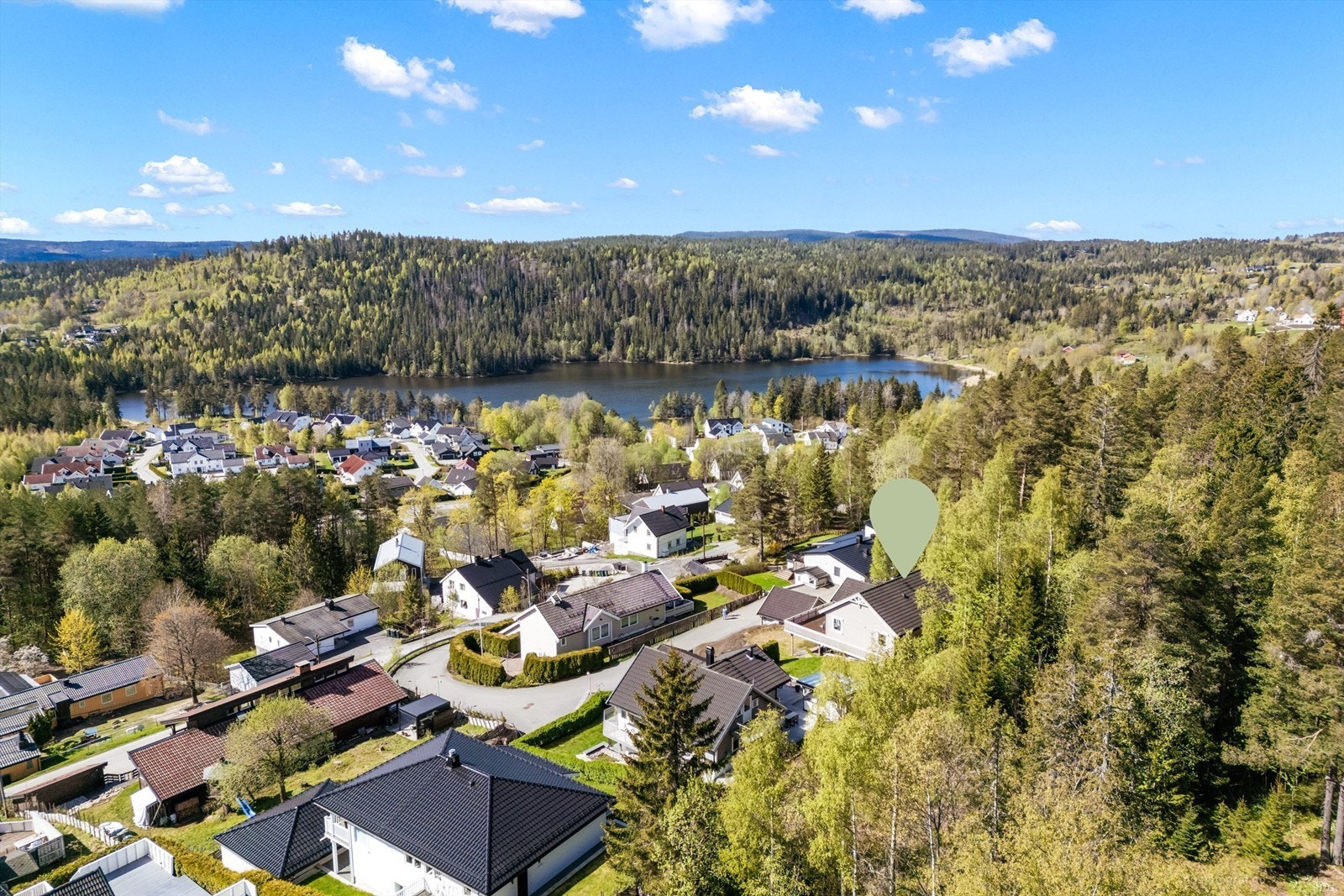 Eiendommen ligger attraktivt til på Konnerud i stille og rolige omgivelser. Galleribilde