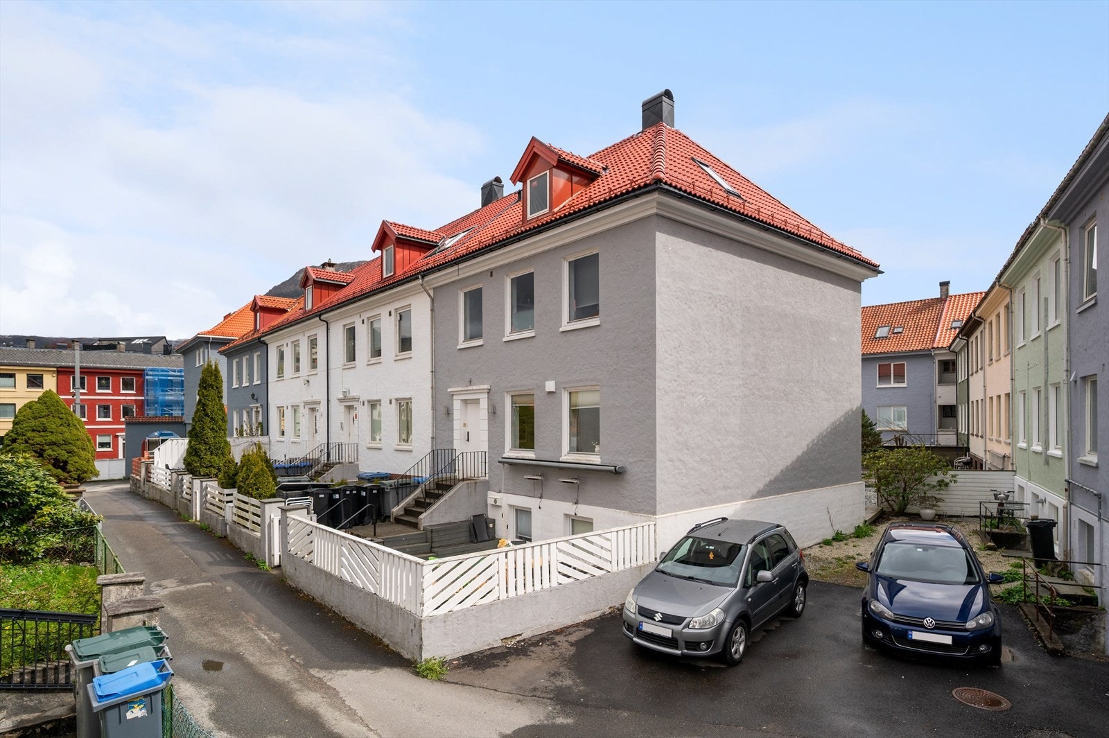 Bare et par minutters gange unna finner du buss- og bybanestoppet på Kronstad - et av Bybanens viktigste knutepunkt. Galleribilde