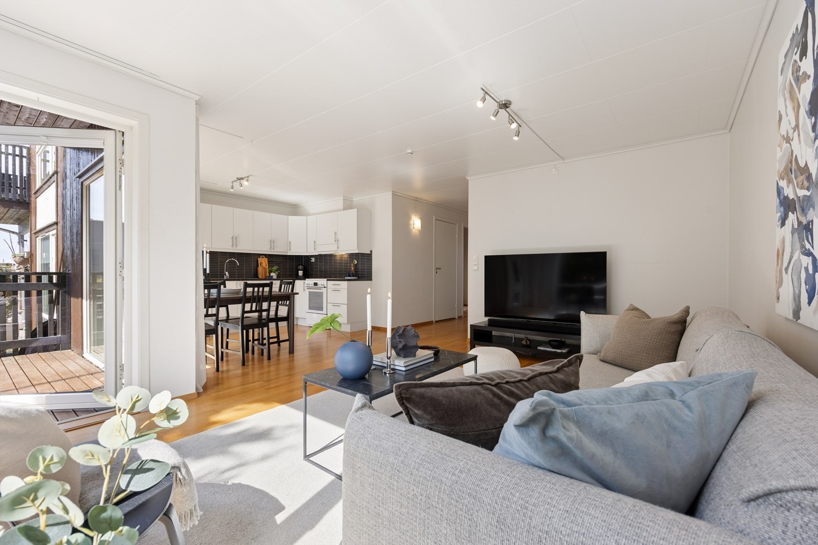 Leiligheten oppleves lys og romslig. Galleribilde