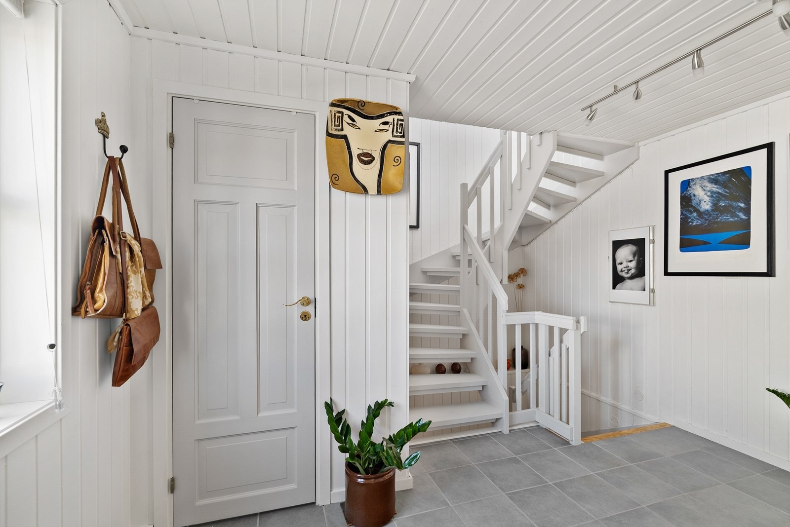 Fra entréen har du også adkomst til en innvendig bod. Galleribilde