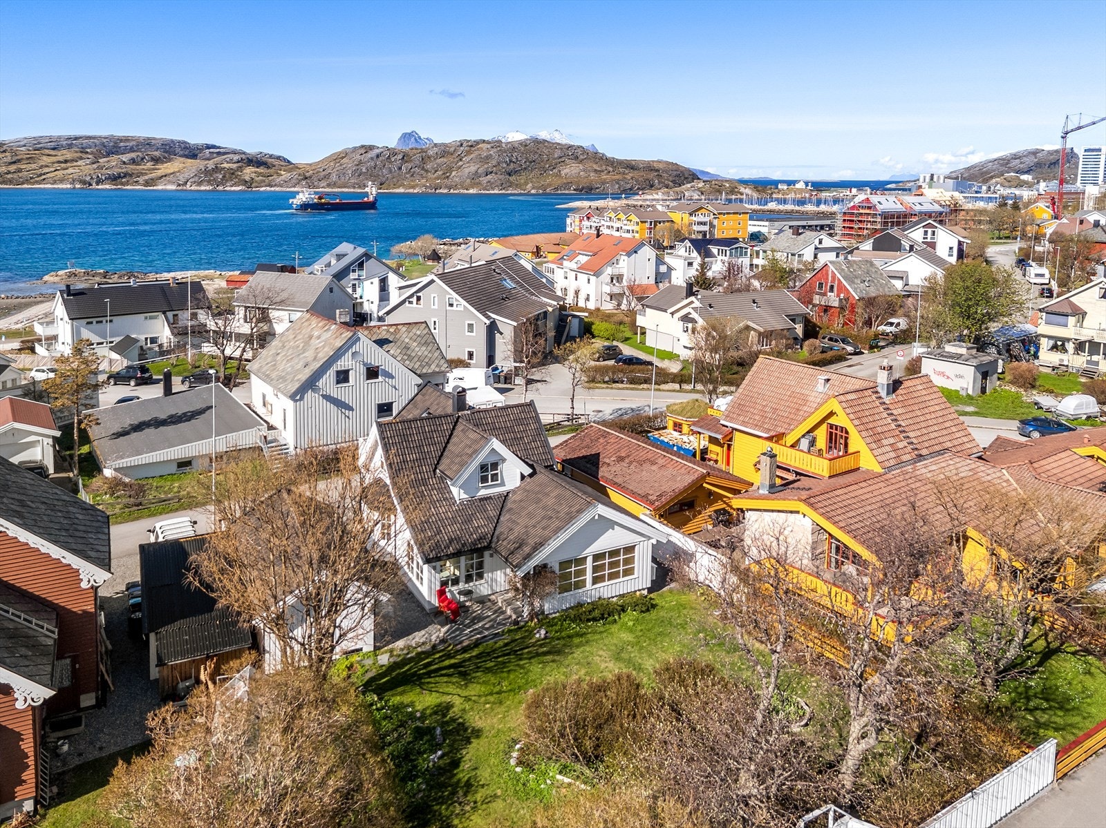 Romslig uteområde som byr på gode solforhold. Galleribilde