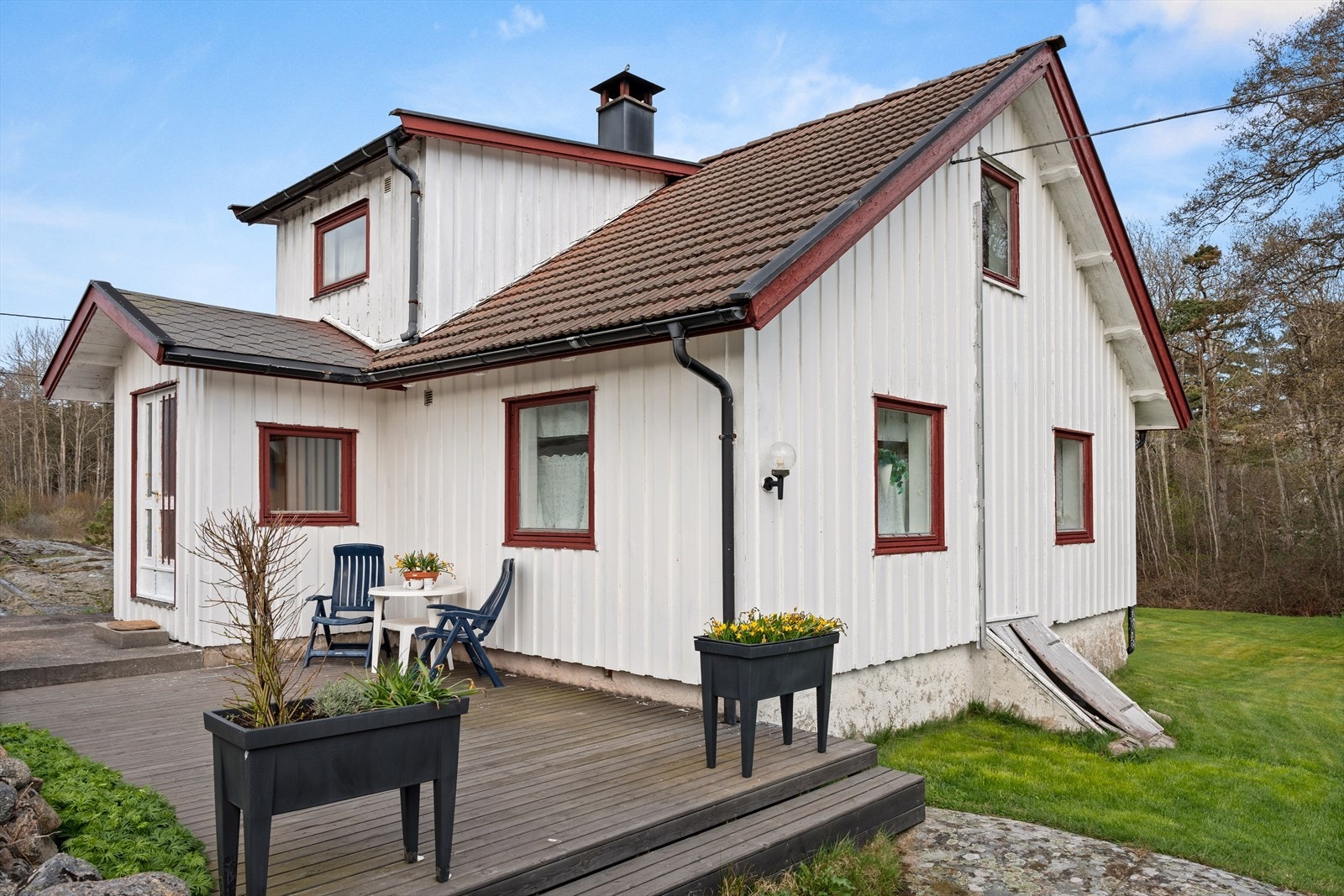 Våningshuset er fra 1877 og går over 2 plan Galleribilde