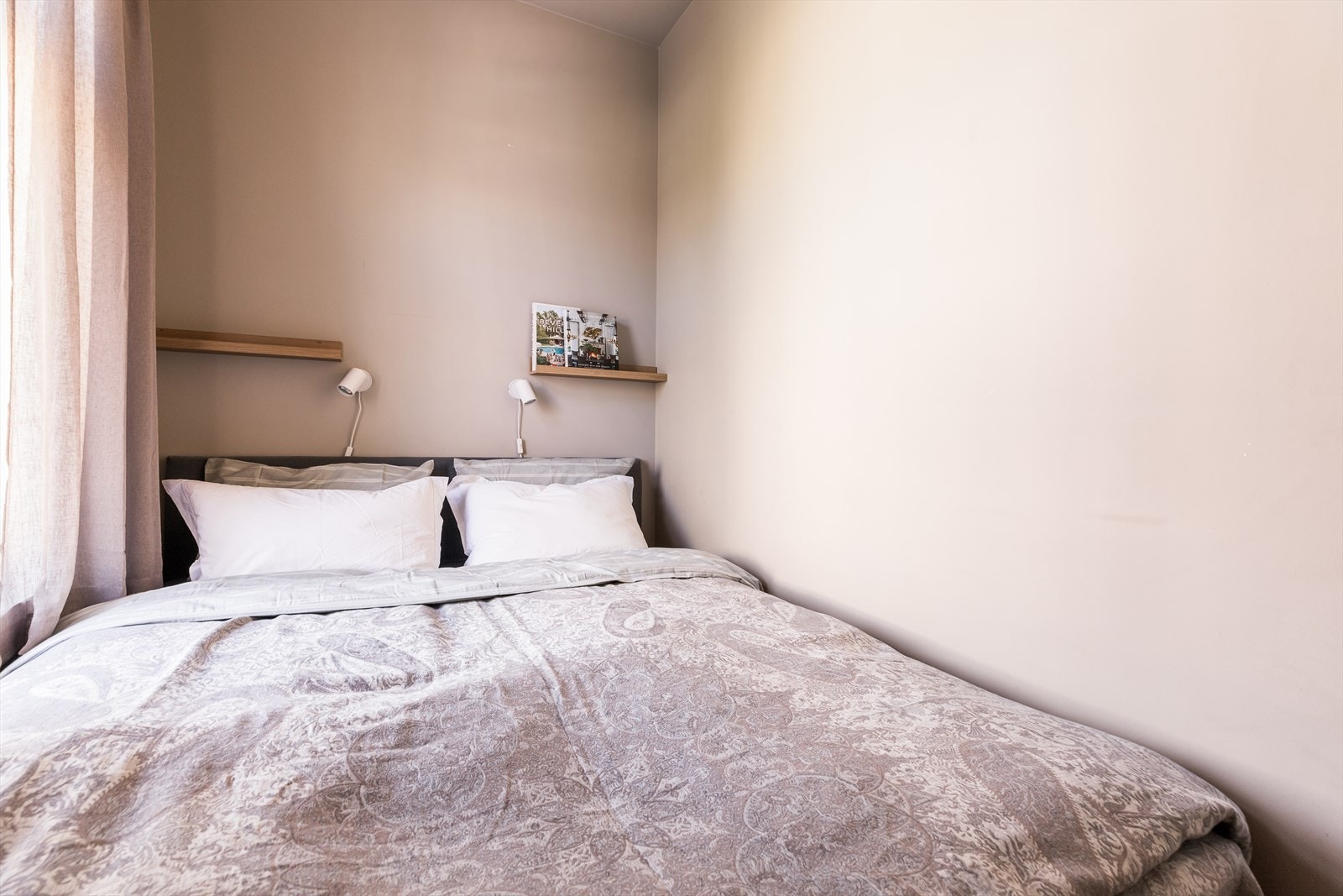 Soverommet vender inn mot rolig bakgård. Galleribilde