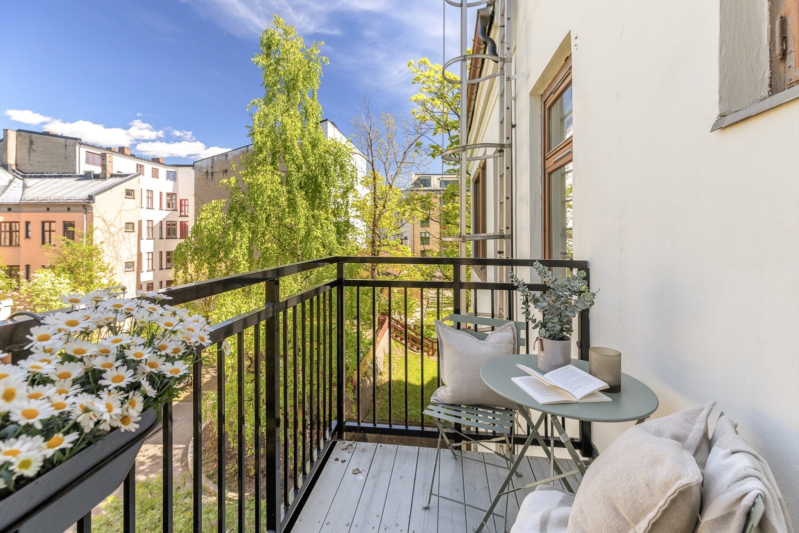 Fra stuen er det utgang til en nordvendt balkong på 3,6 m². Galleribilde