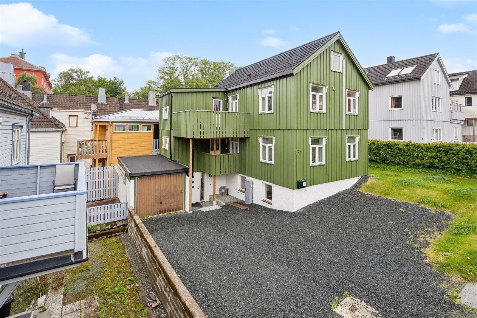 Øvre Møllenberg gate 43B har en ypperlig kombinasjon av en sentrumsnær, men samtidig tilbaketrukket beliggenhet omspunnet av naturlige, populære rekreasjonsmål. Galleribilde