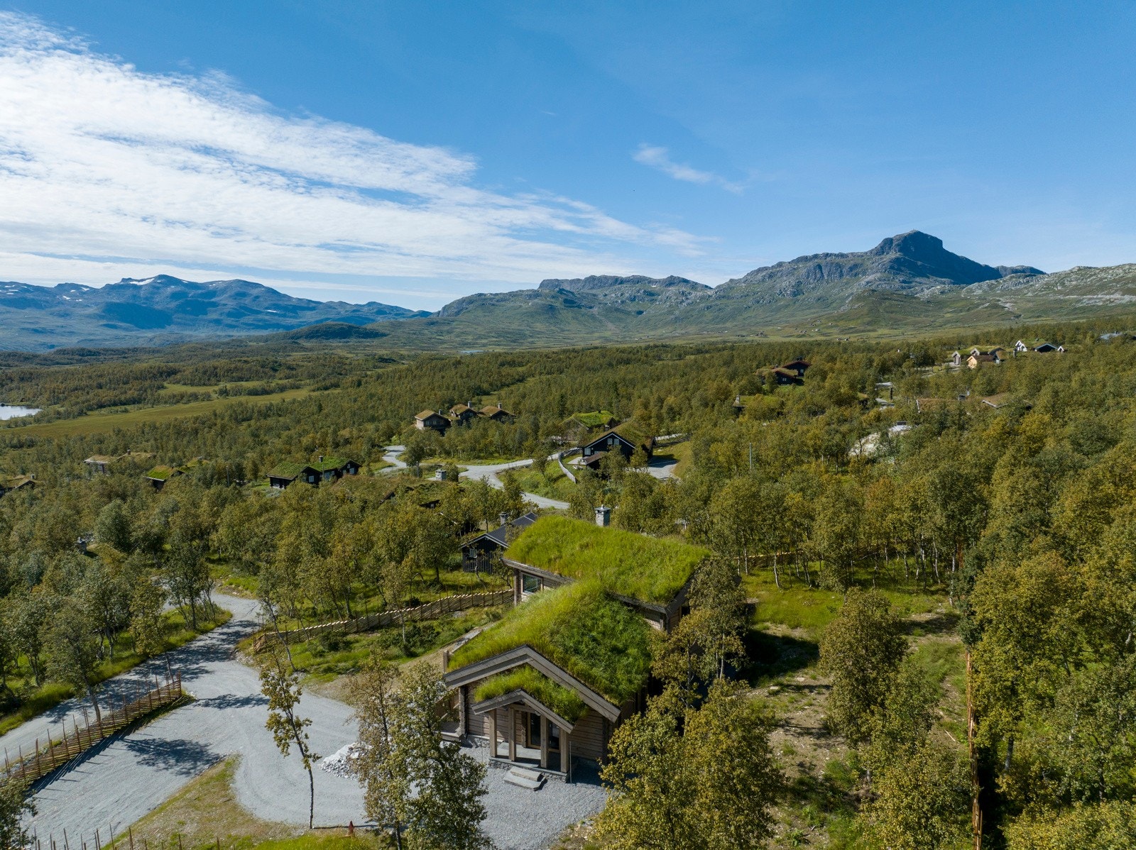 Fra eiendommen har du nærmest ubegrensete muligheter hva gjelder skiopplevelser med preparerte skiløyper nesten rett utenfor hytteveggen. Herfra er det kort vei til Garli, hvor man kan følge de flotte løypene innover i fjellet. Galleribilde