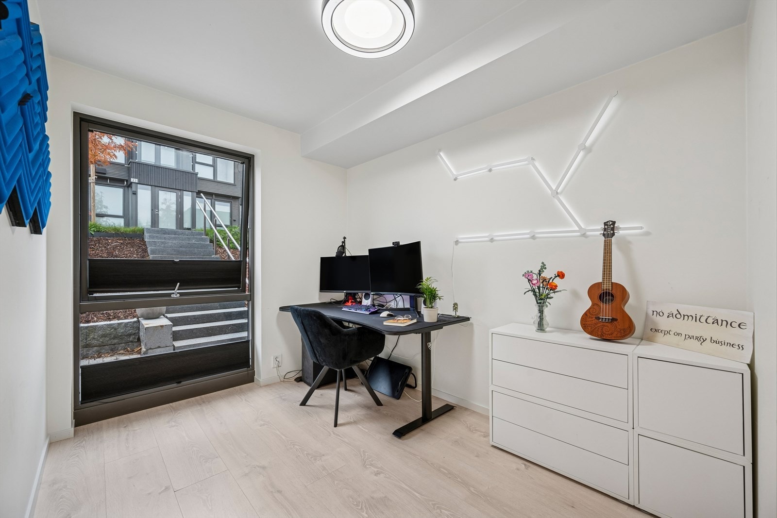 Soverom l - Soverommet benyttes i dag som kontor, men er romslig med god plass til både seng og garderobeløsning. Galleribilde