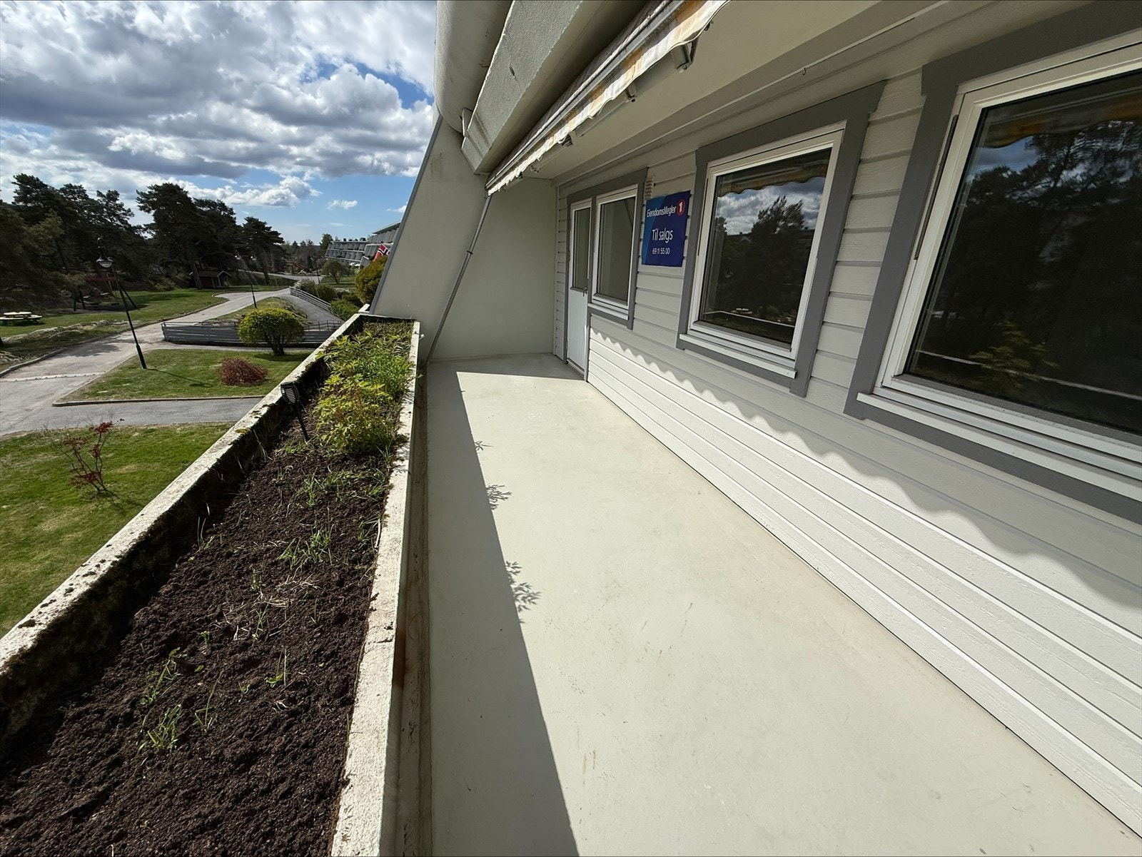 Solrik terrasse mot øst Galleribilde