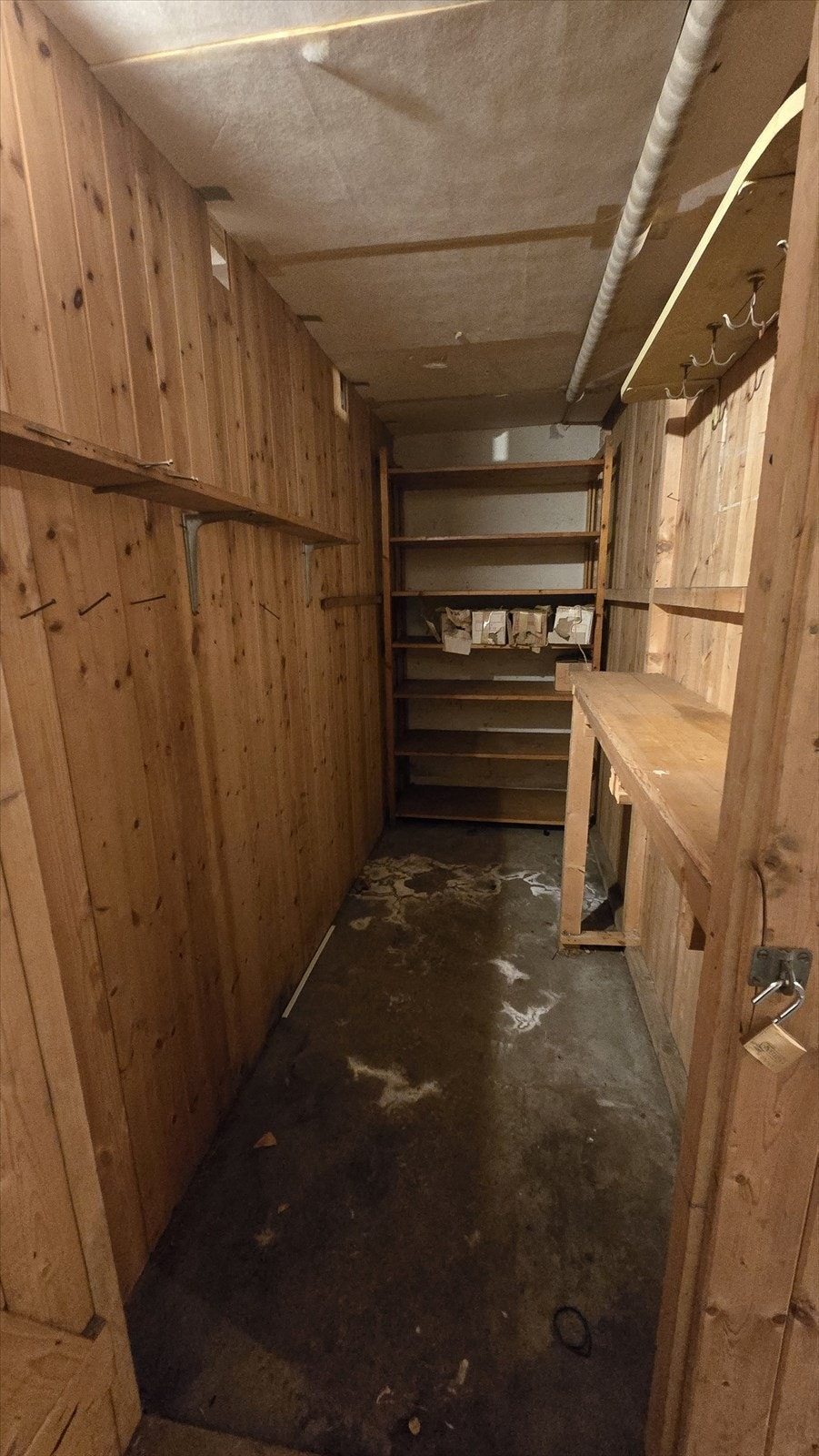 Kjellerbod 1 av 2 Galleribilde